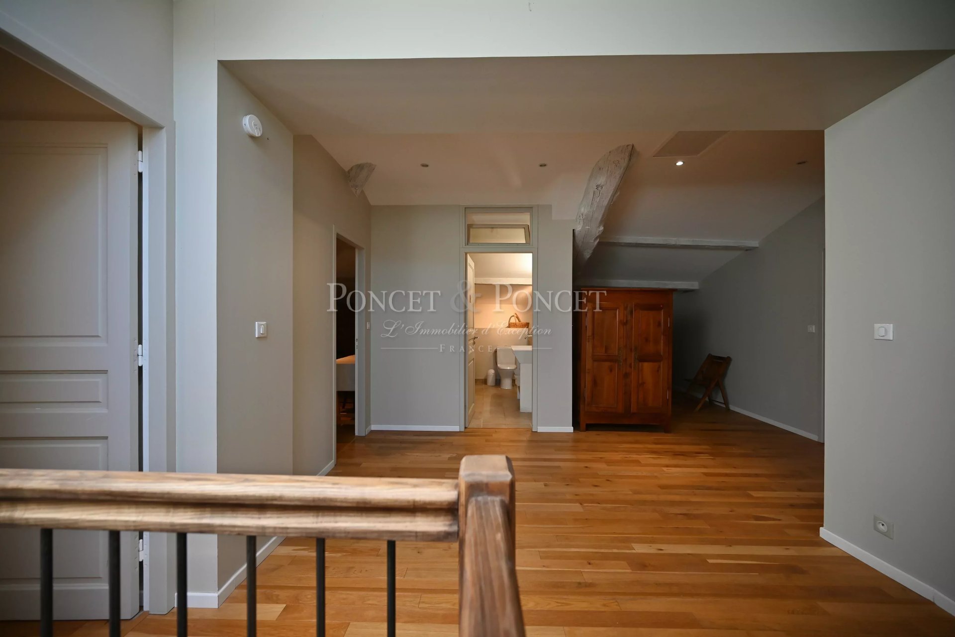10 Bedroom Villa/Townhouse's Image 27