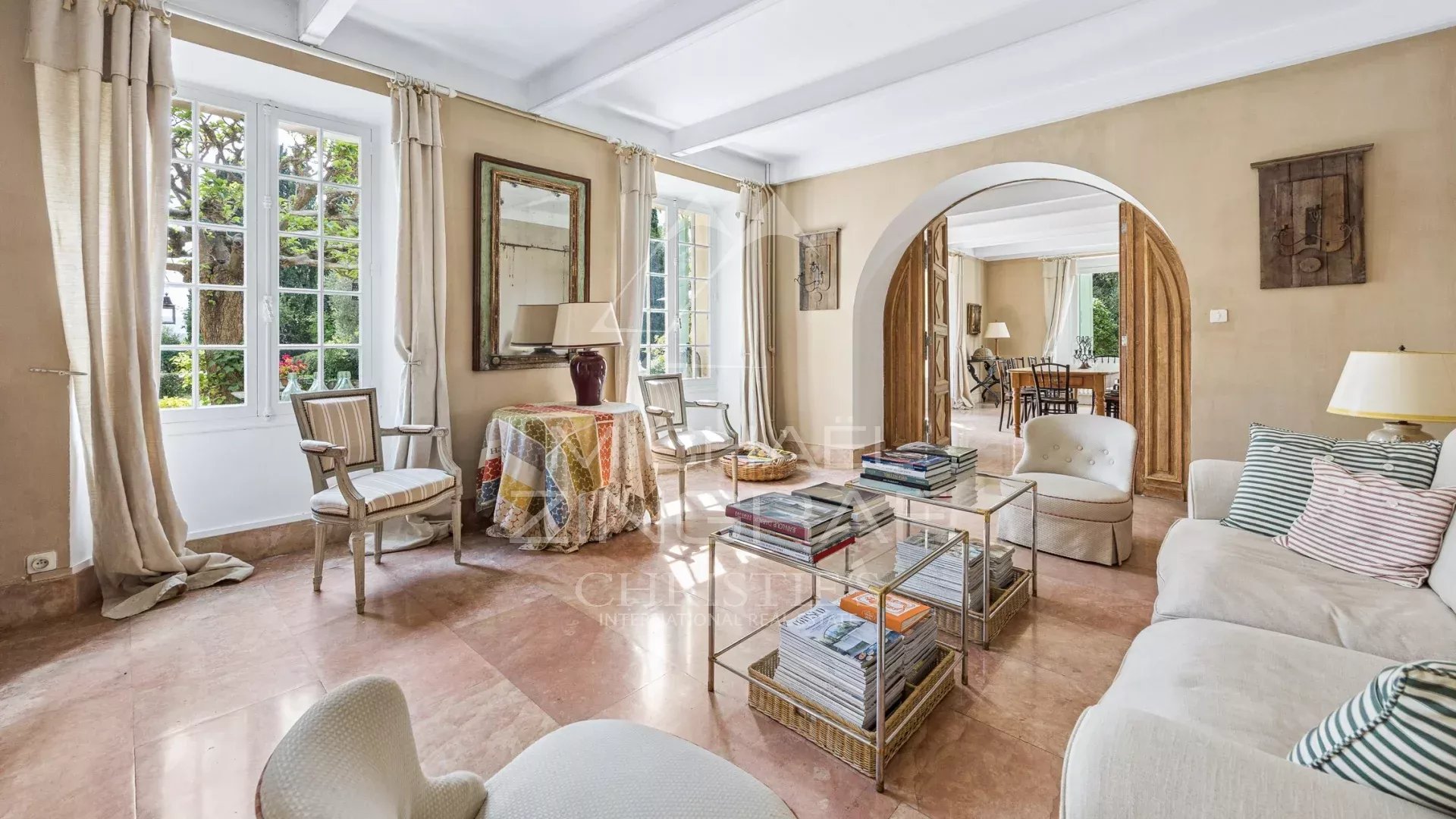 6 Bedroom Villa/Townhouse's Image 4