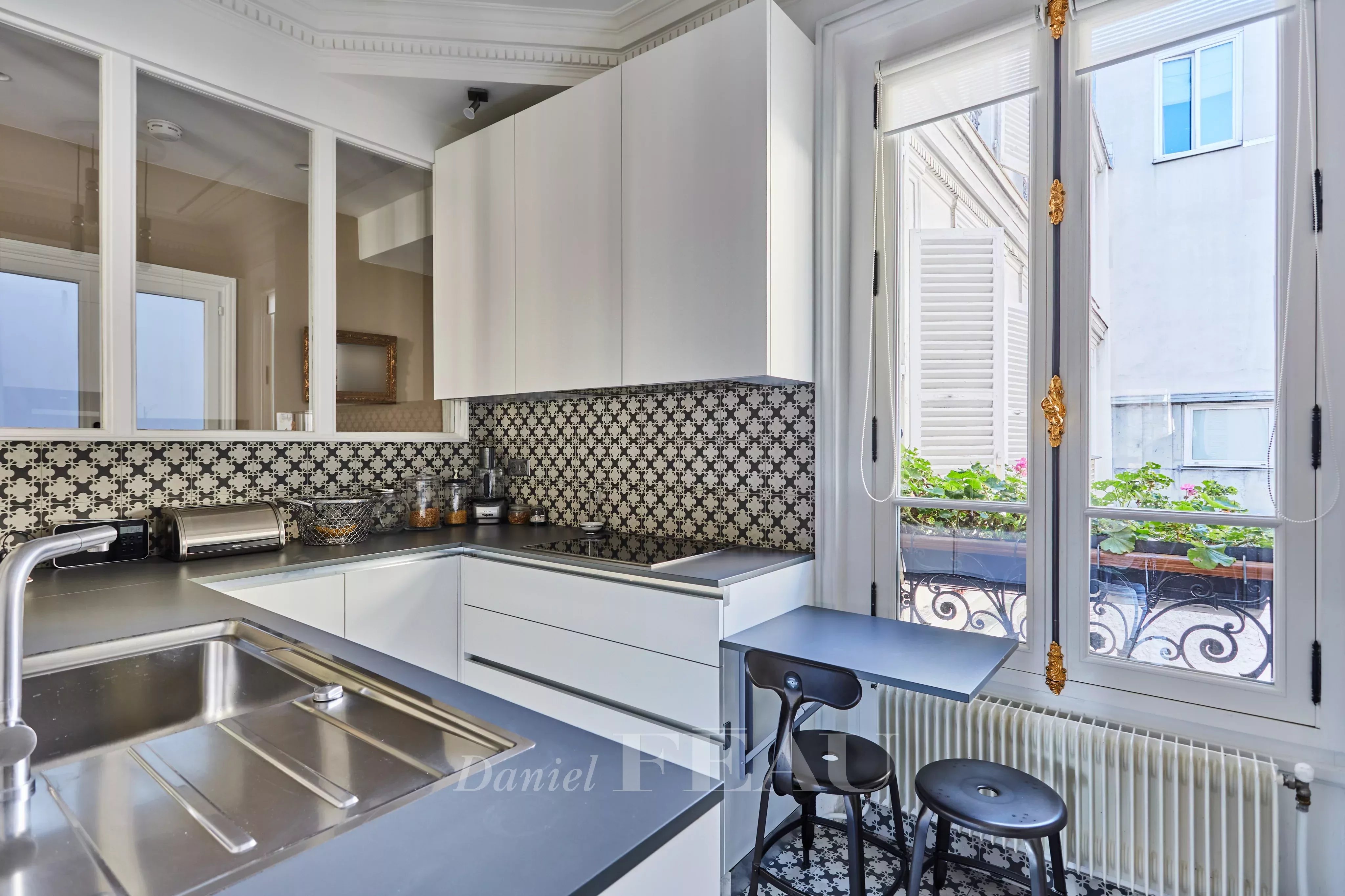 Sale Apartment Paris 16th