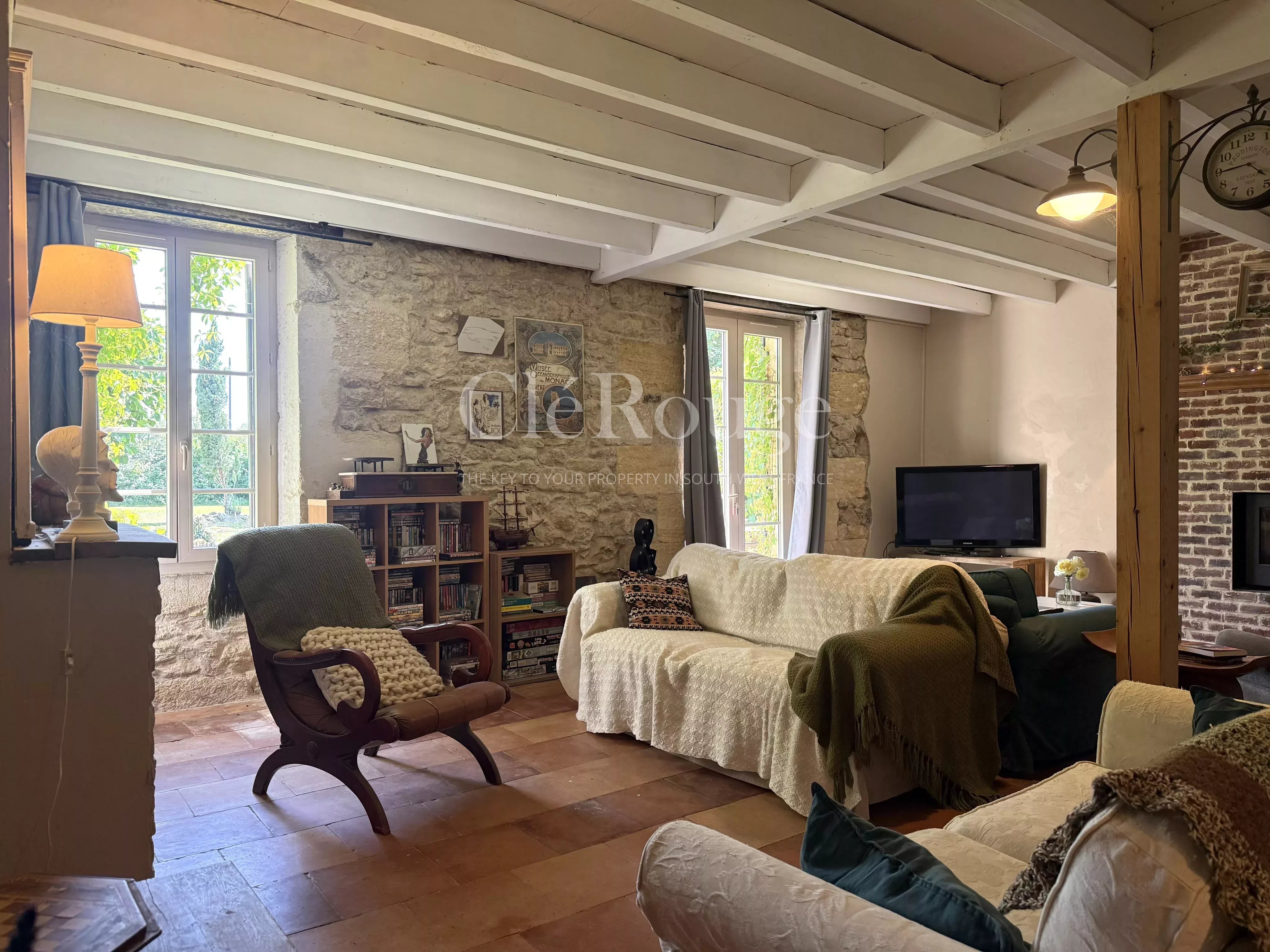15 minutes from Monségur – Stunning 5-bedroom stone property