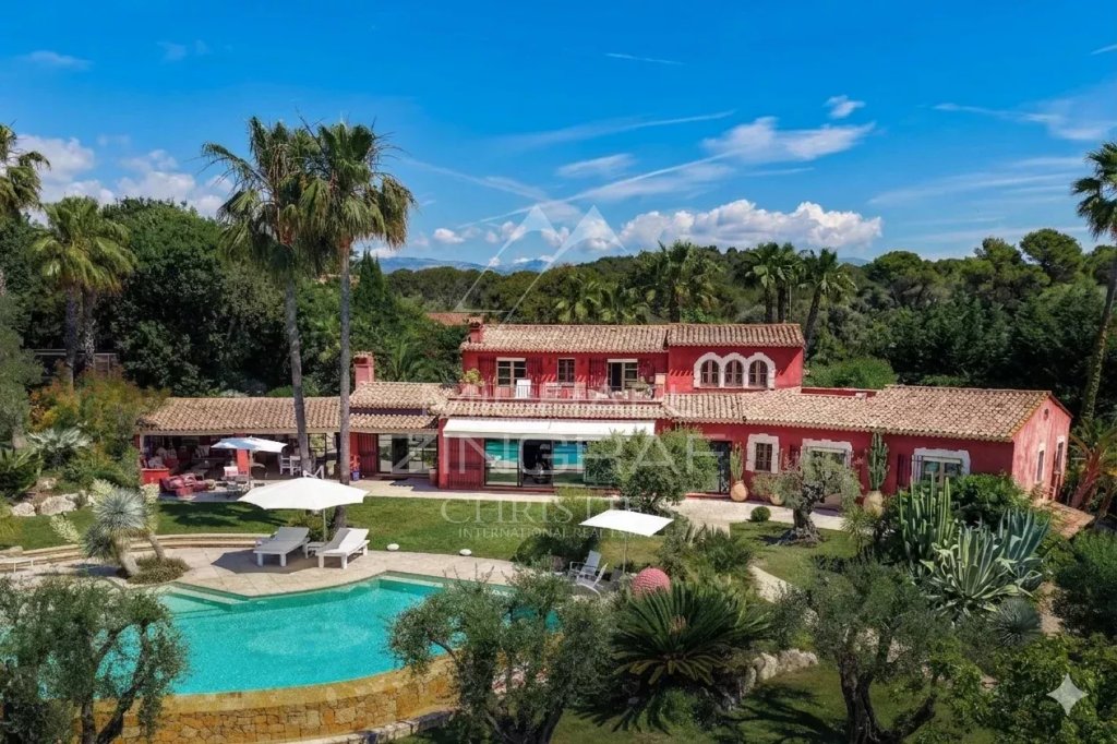 Villa for sale in Mougins — Mougins - Exclusive Listing - Provençal-style property with panoramic views of the village and the sea