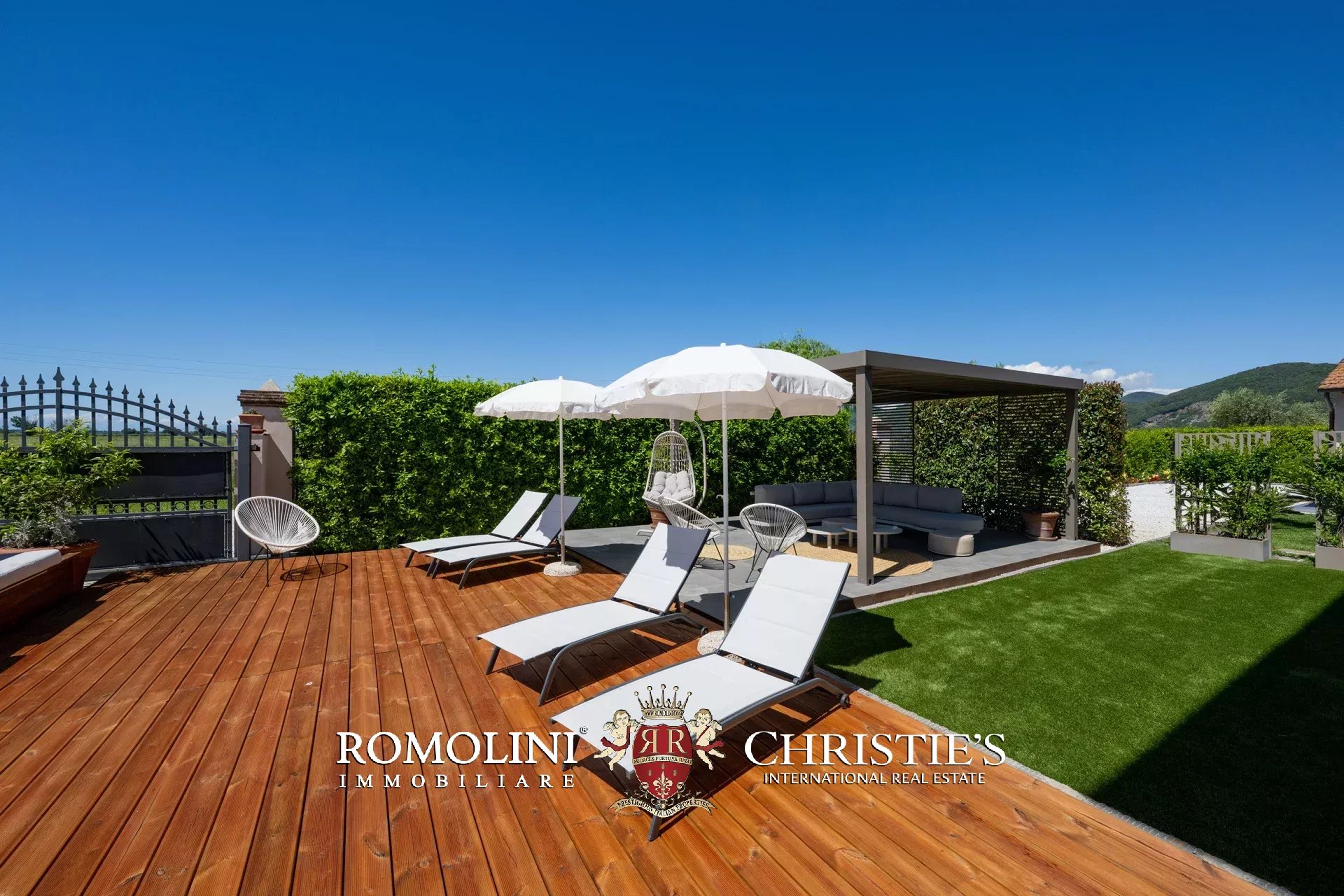 6 Bedroom Villa/Townhouse's Image 21
