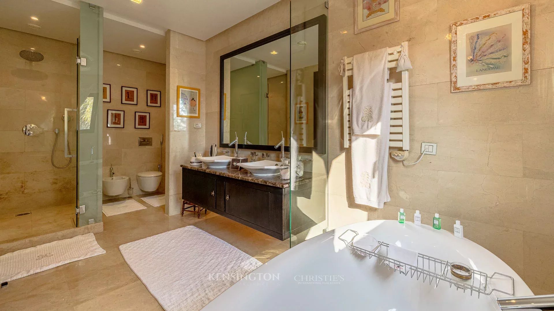 5 Bedroom Villa/Townhouse's Image 35