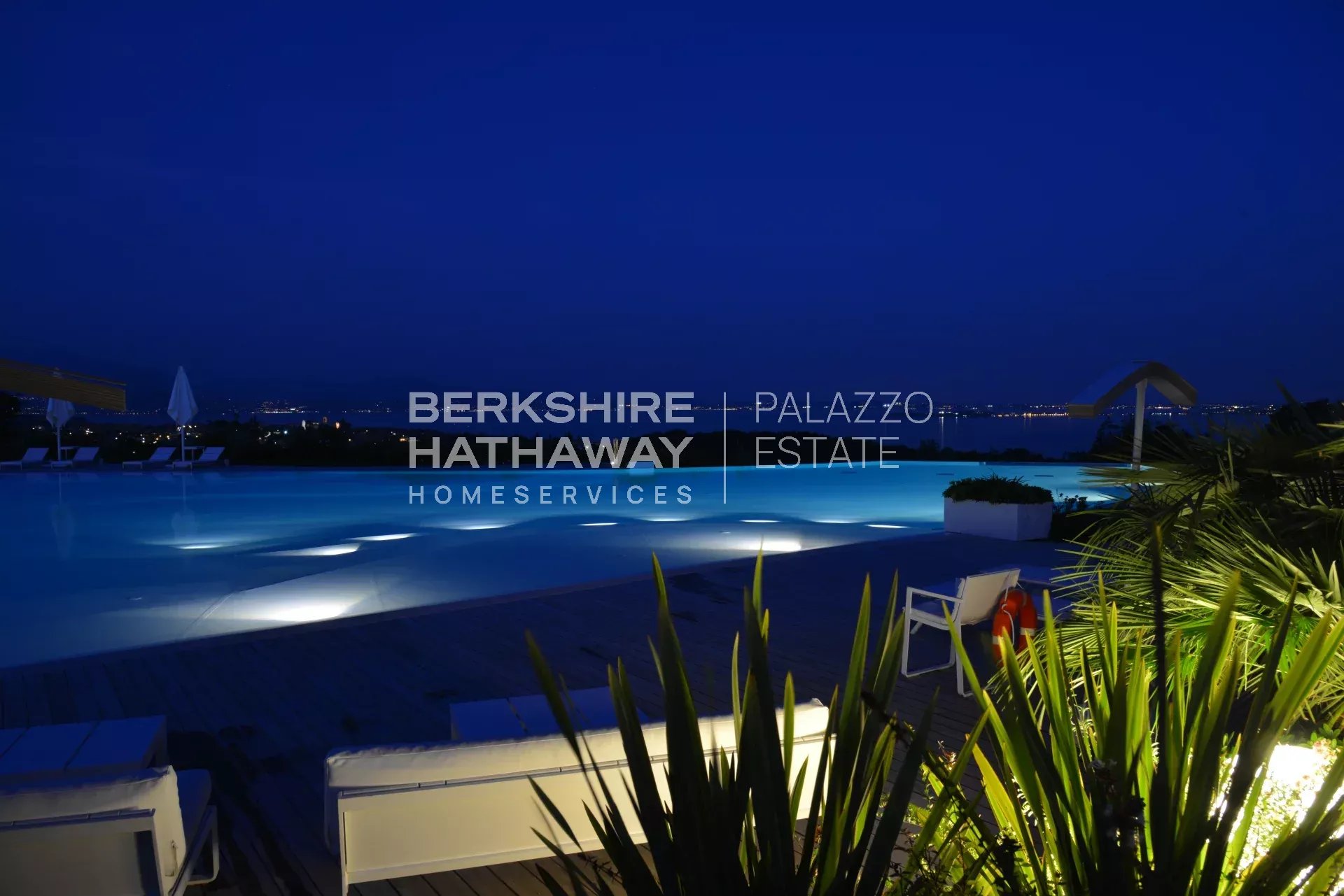 Modern Apartment with Private Garden and Exclusive Amenities on Lake Garda