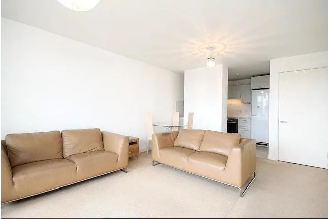For Sale | London | SW15 | Apartment | 2 Bedrooms | 2 Bathrooms | 754 sqft | £ 550,000 | Ref: 86093042 |
