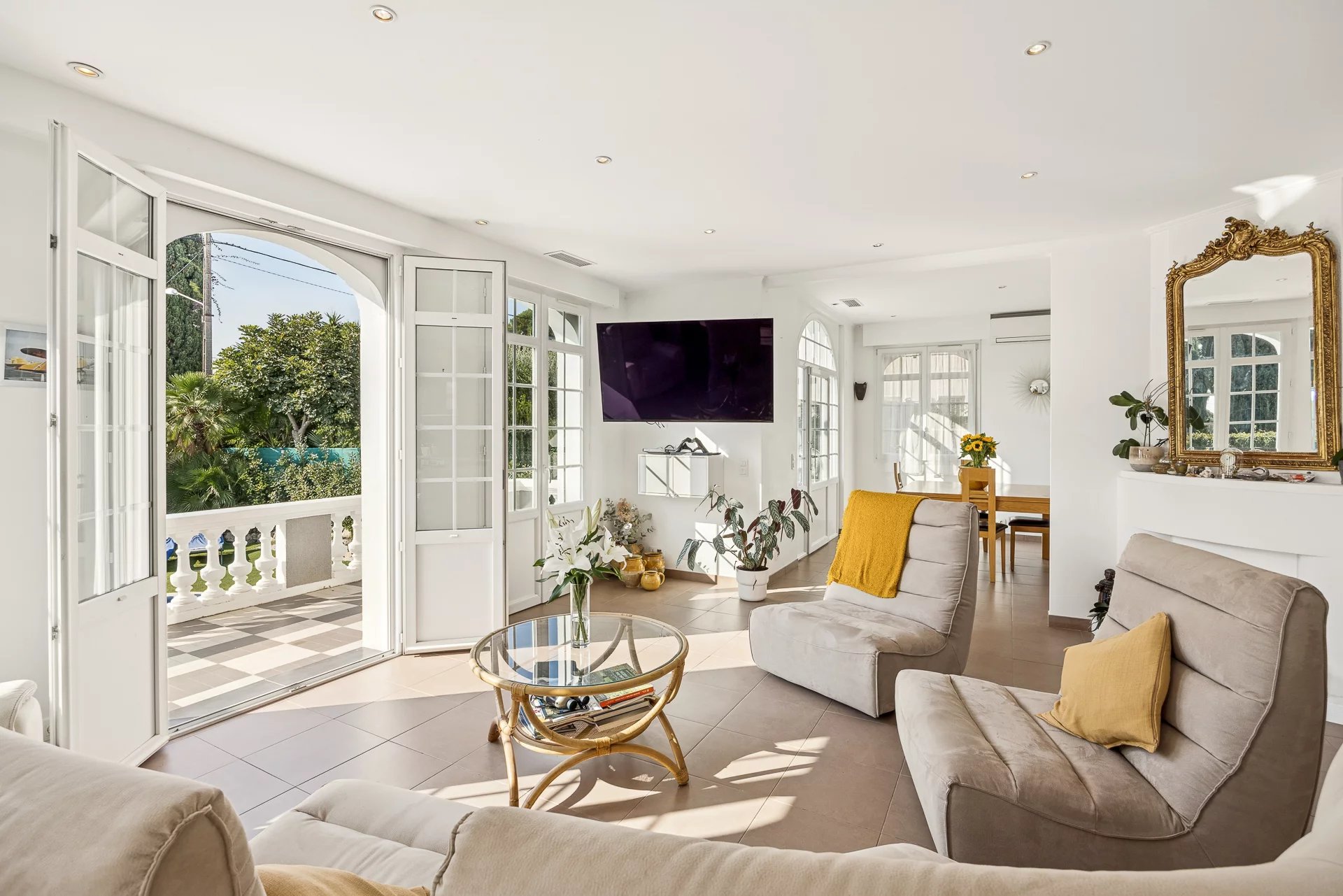 Antibes - Eucalyptus - Villa and Building Plot