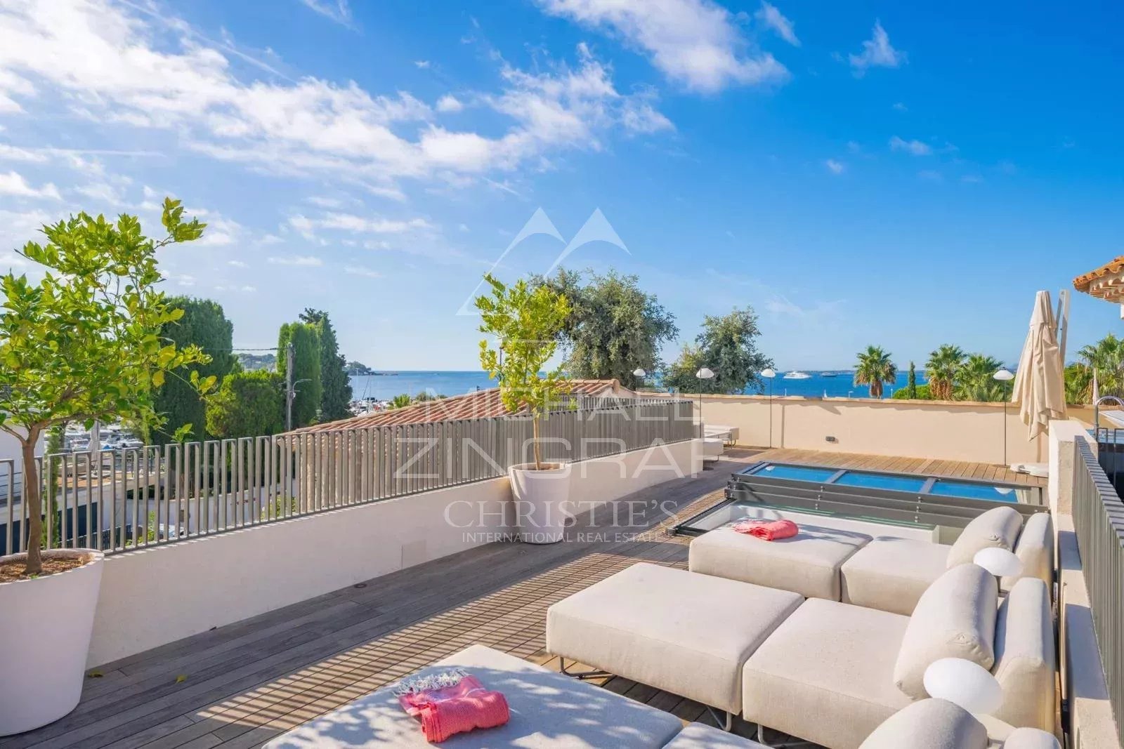 6 Bedroom Villa/Townhouse's Image 4