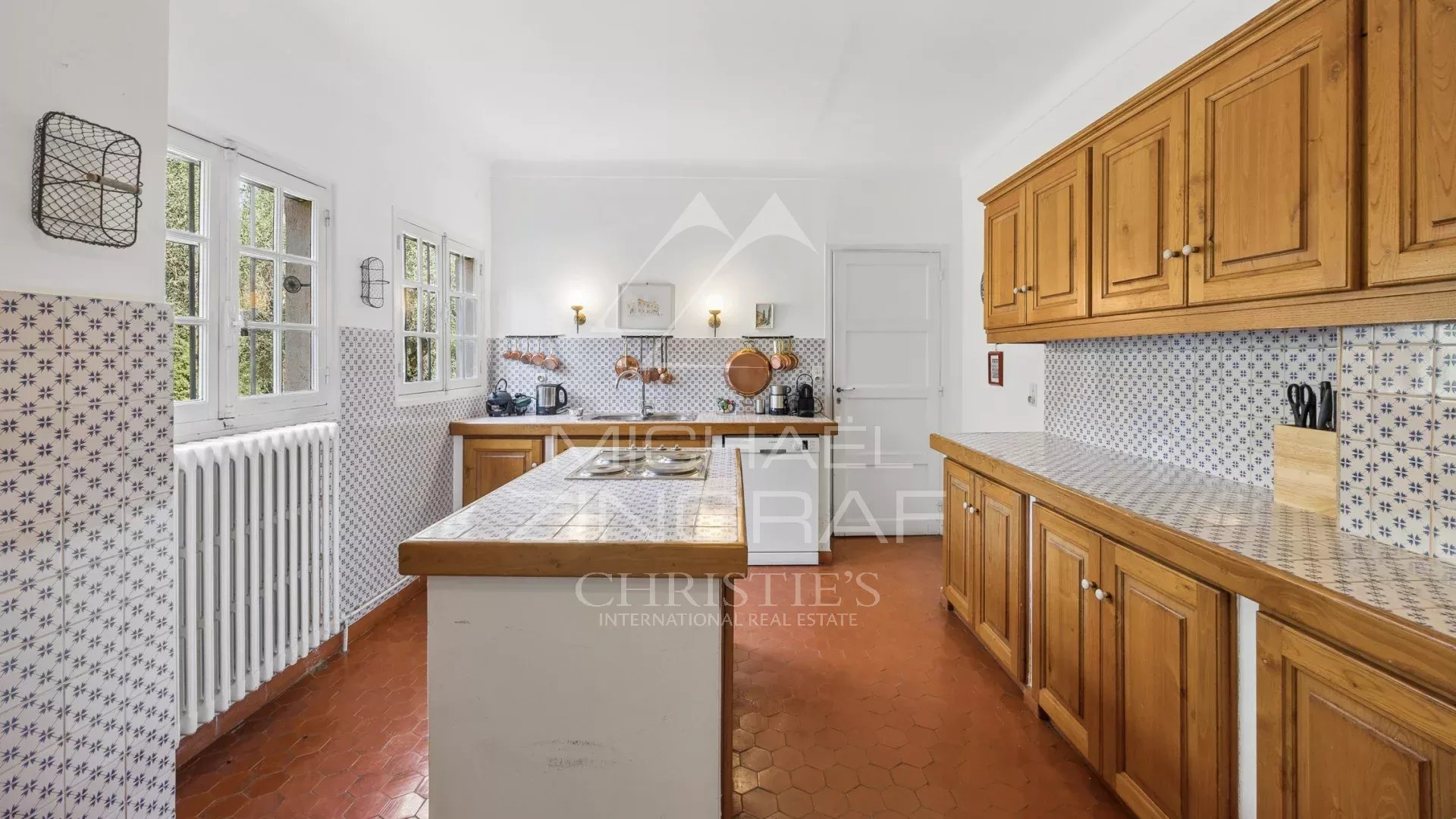 6 Bedroom Villa/Townhouse's Image 6