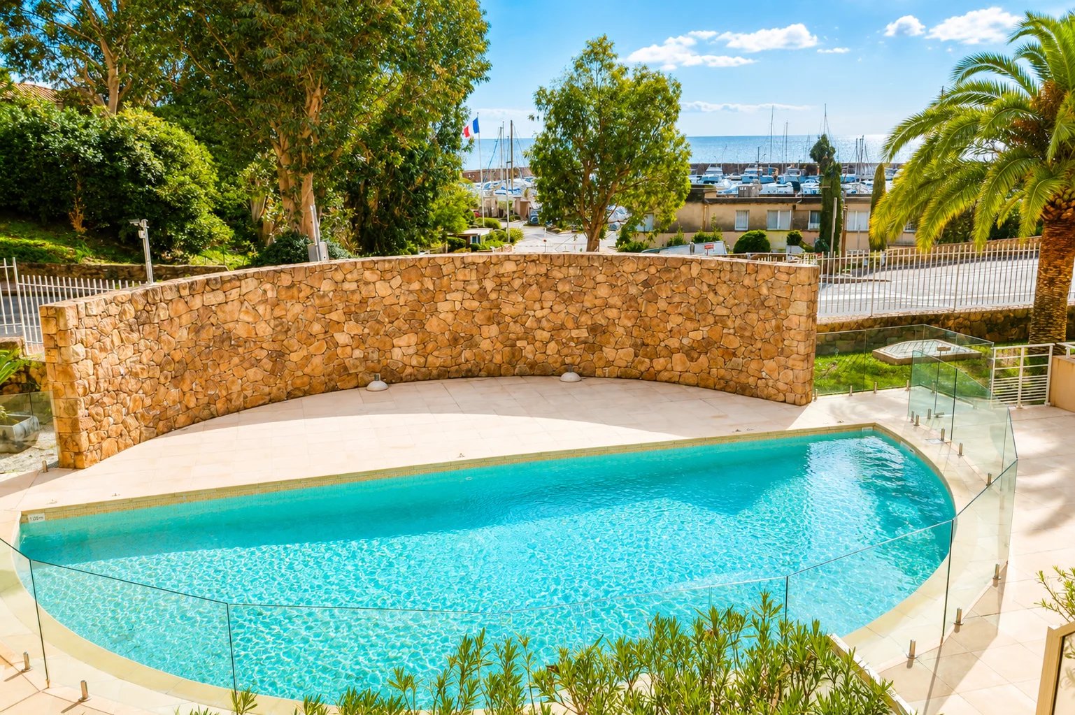 Image of Apartment - 2 Bedrooms for Sale in Alpes-Maritimes-Théoule-sur-Mer-France, Image 3
