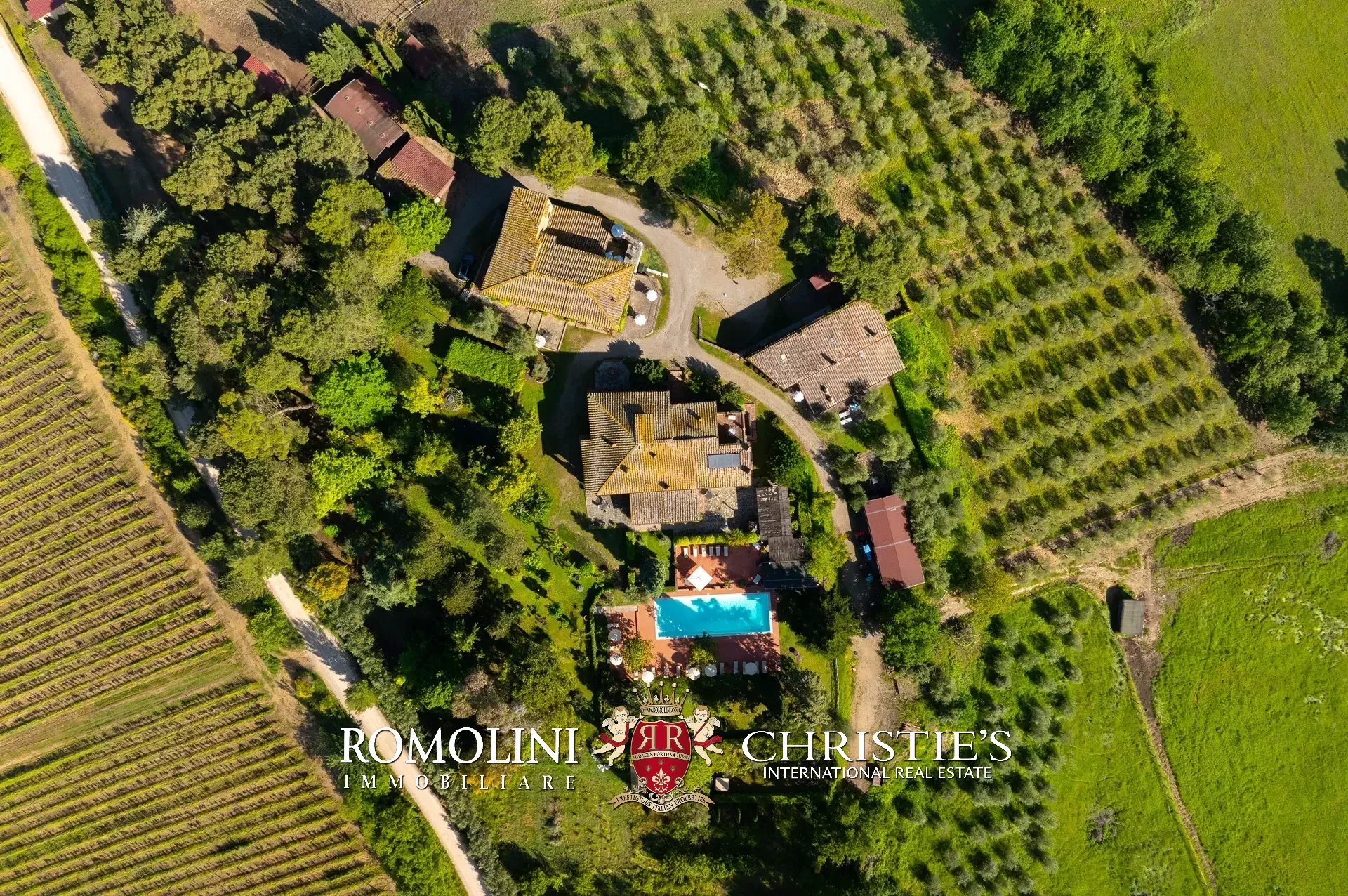 18 Bedroom Vineyard's Image 14