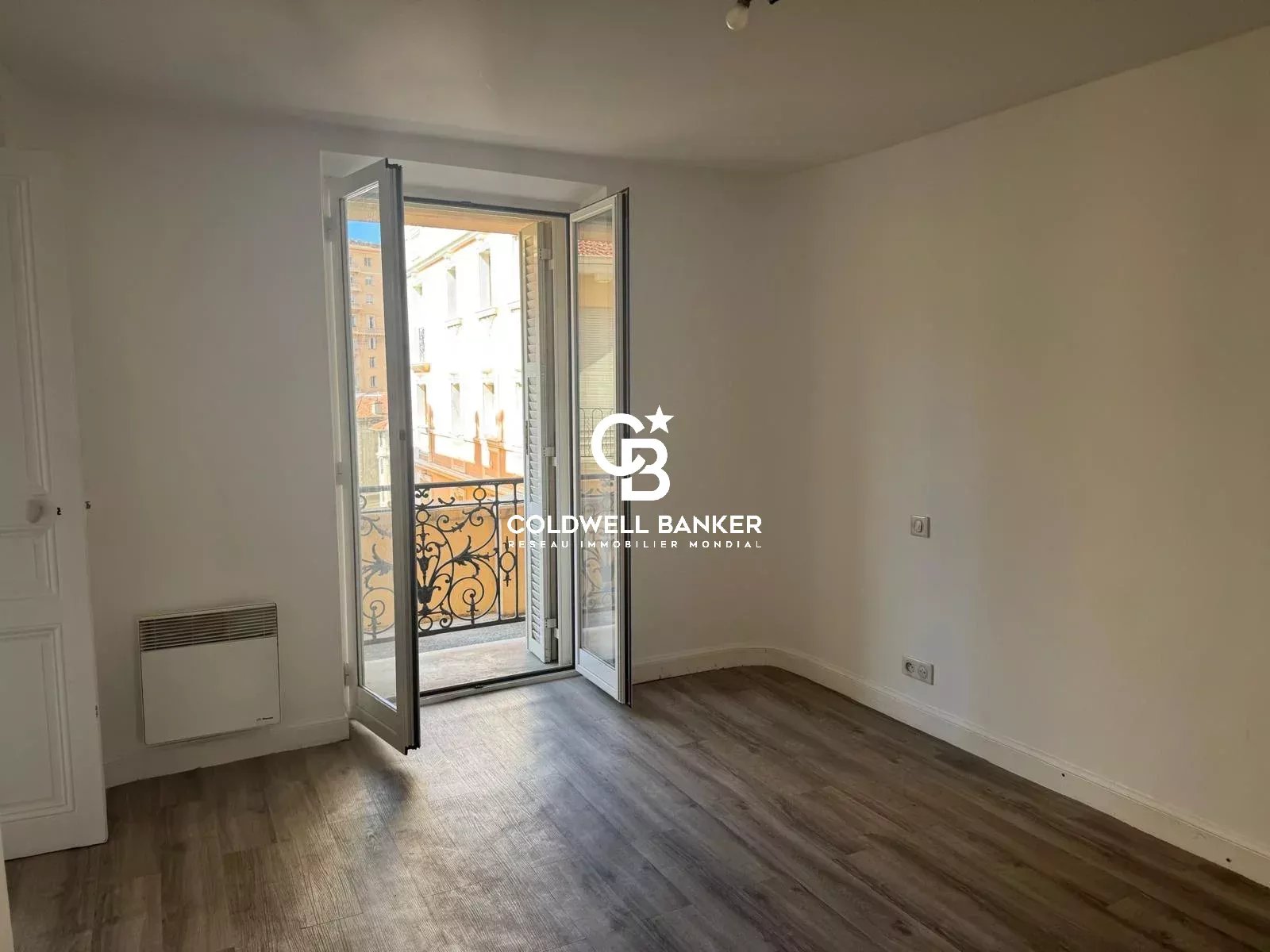 MONTE CARLO / 2 ROOMS / FREE OF LAW