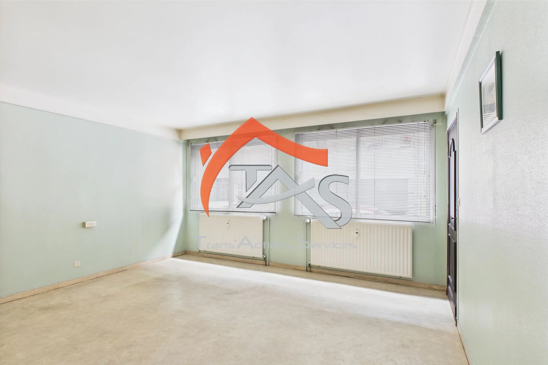 Local professionnel / Appartement à aménager de 141m² - Photo 5