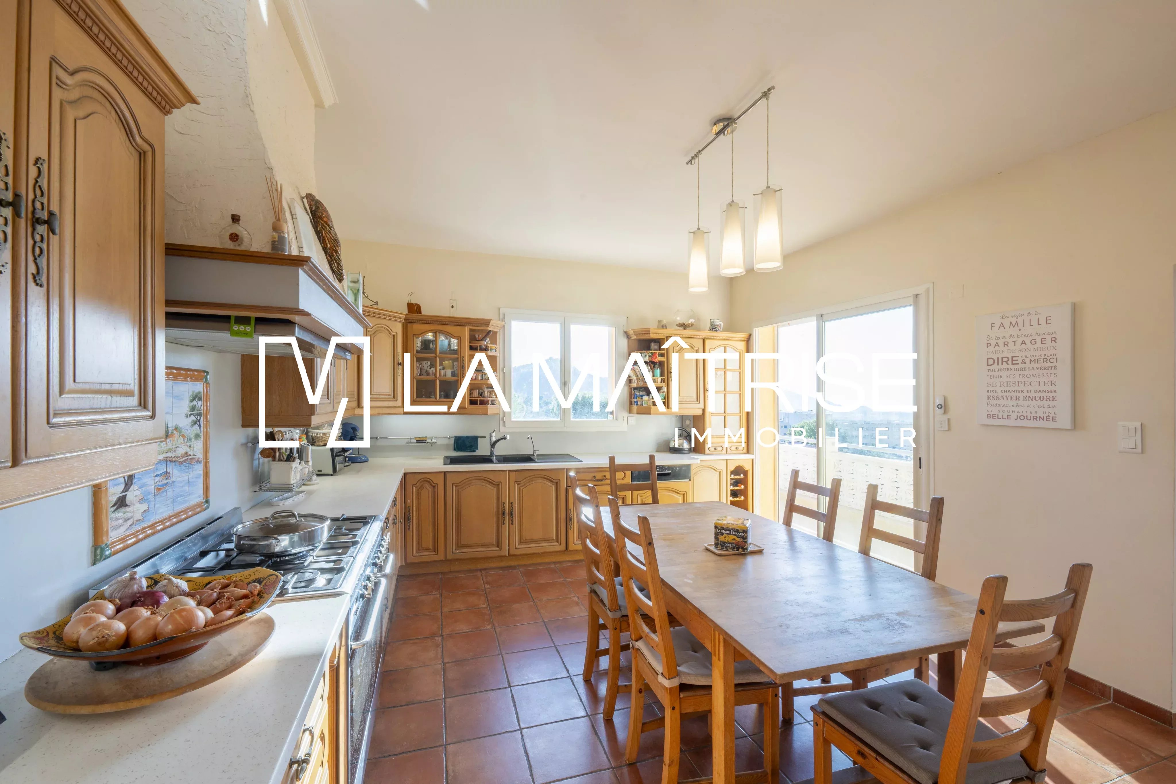 VILLA  T5 - 251 M² - PARCELLE DE 1125 M²