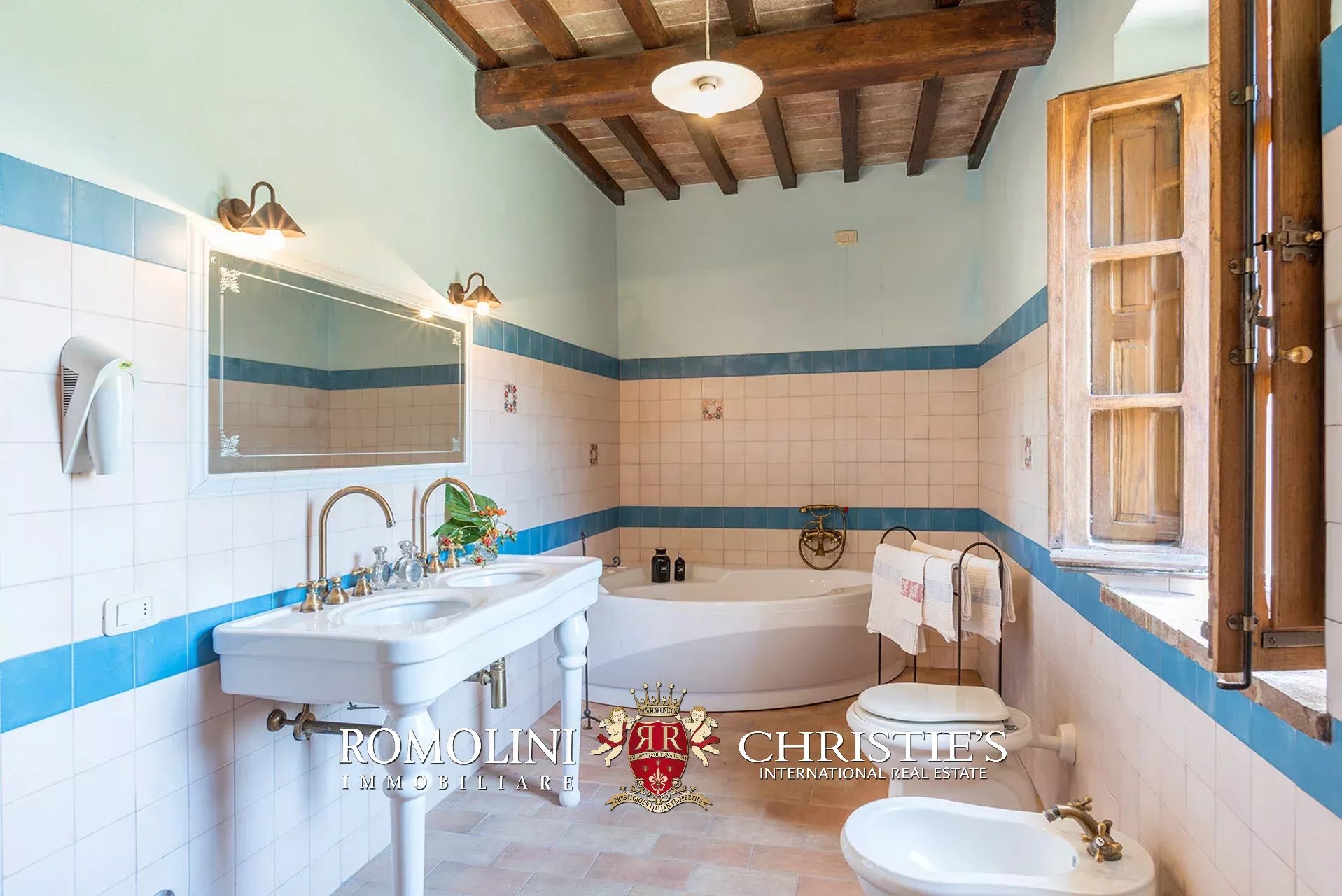 10 Bedroom Villa/Townhouse's Image 34