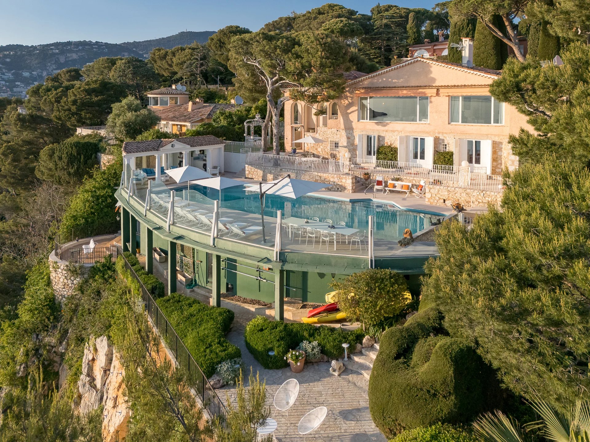 Prestigious Provençal Villa with Breathtaking Panoramic Views