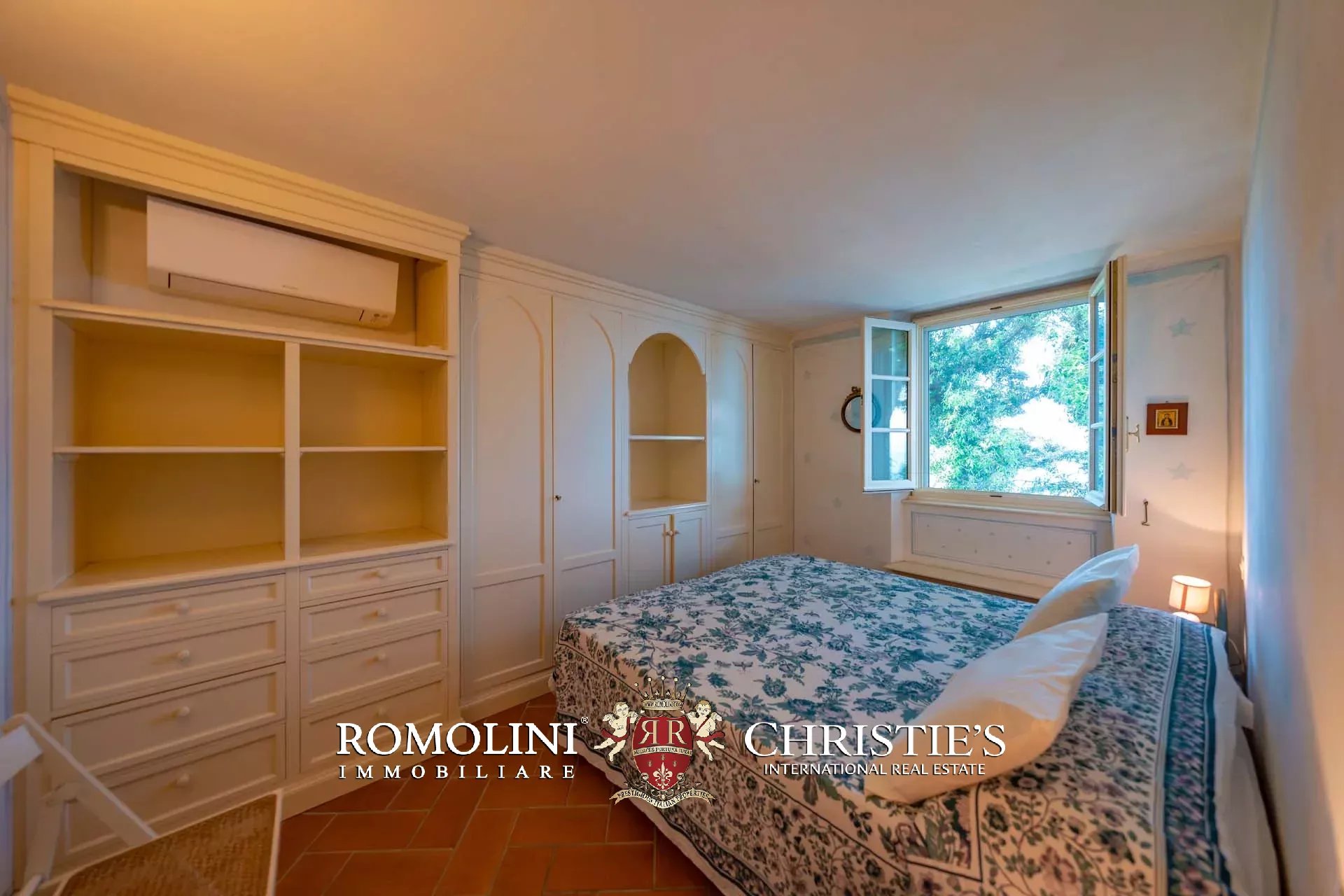 11 Bedroom Villa/Townhouse's Image 96