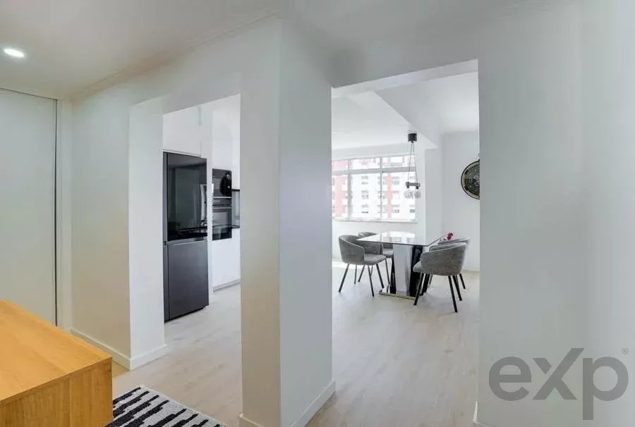 Remodeled T2, Povoa de Santa Iria 86927003 image 14