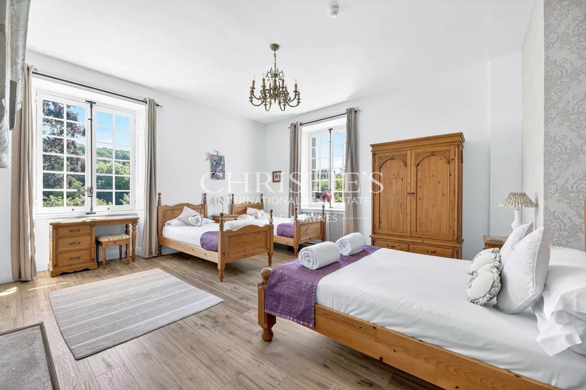 38 Bedroom Chateau's Image 68