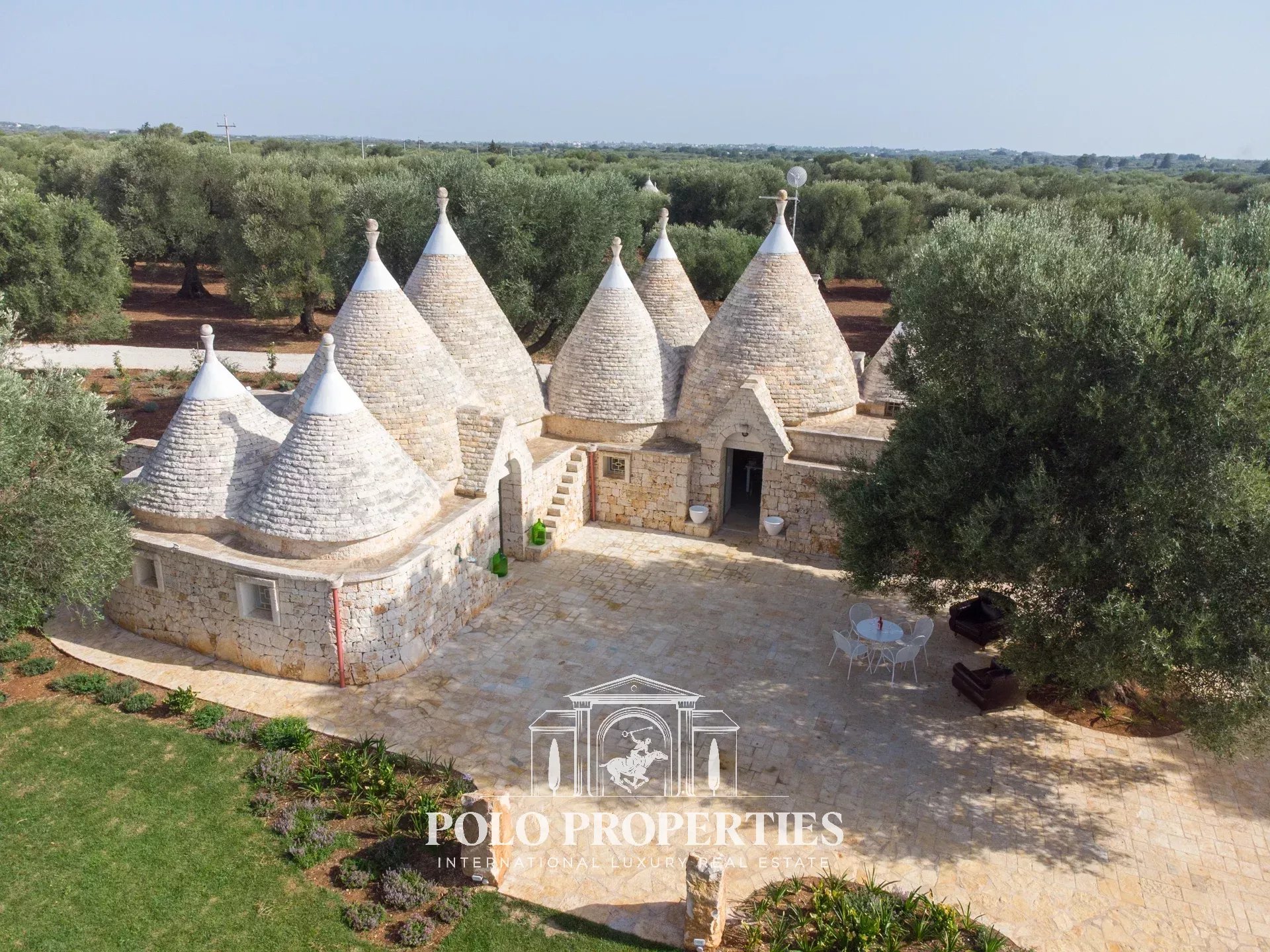 CHARMING TRULLI