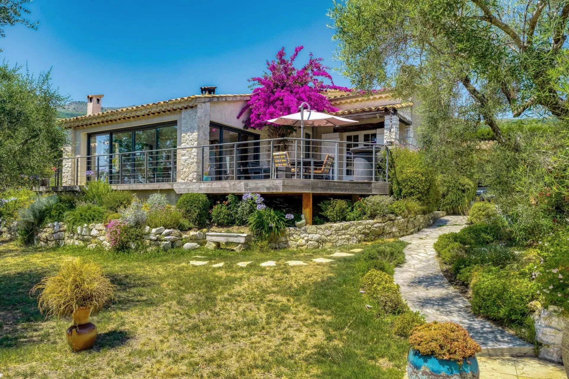Tourrettes-sur-Loup – Elegant Provençal villa within walking distance of the village