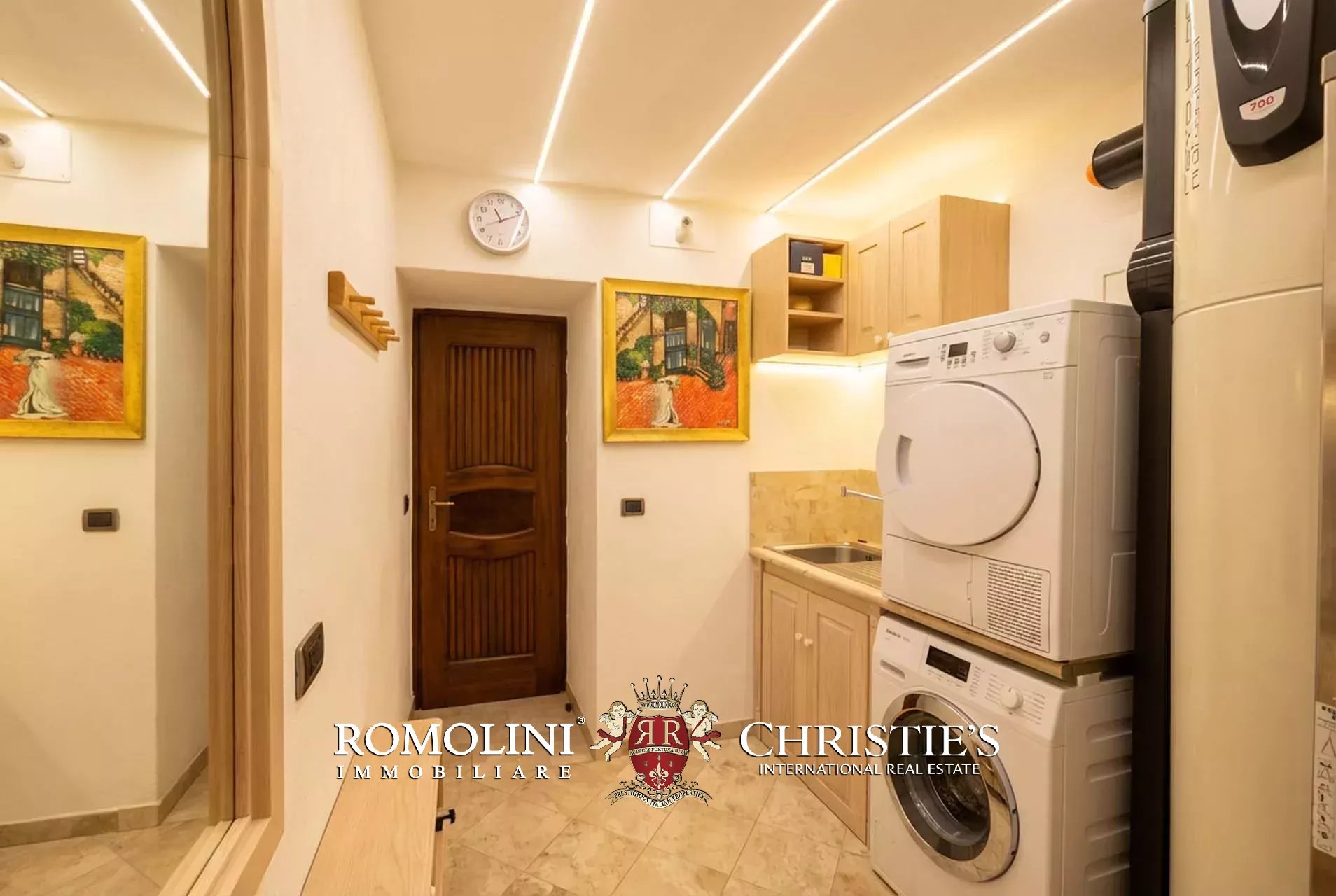 5 Bedroom Villa/Townhouse's Image 45