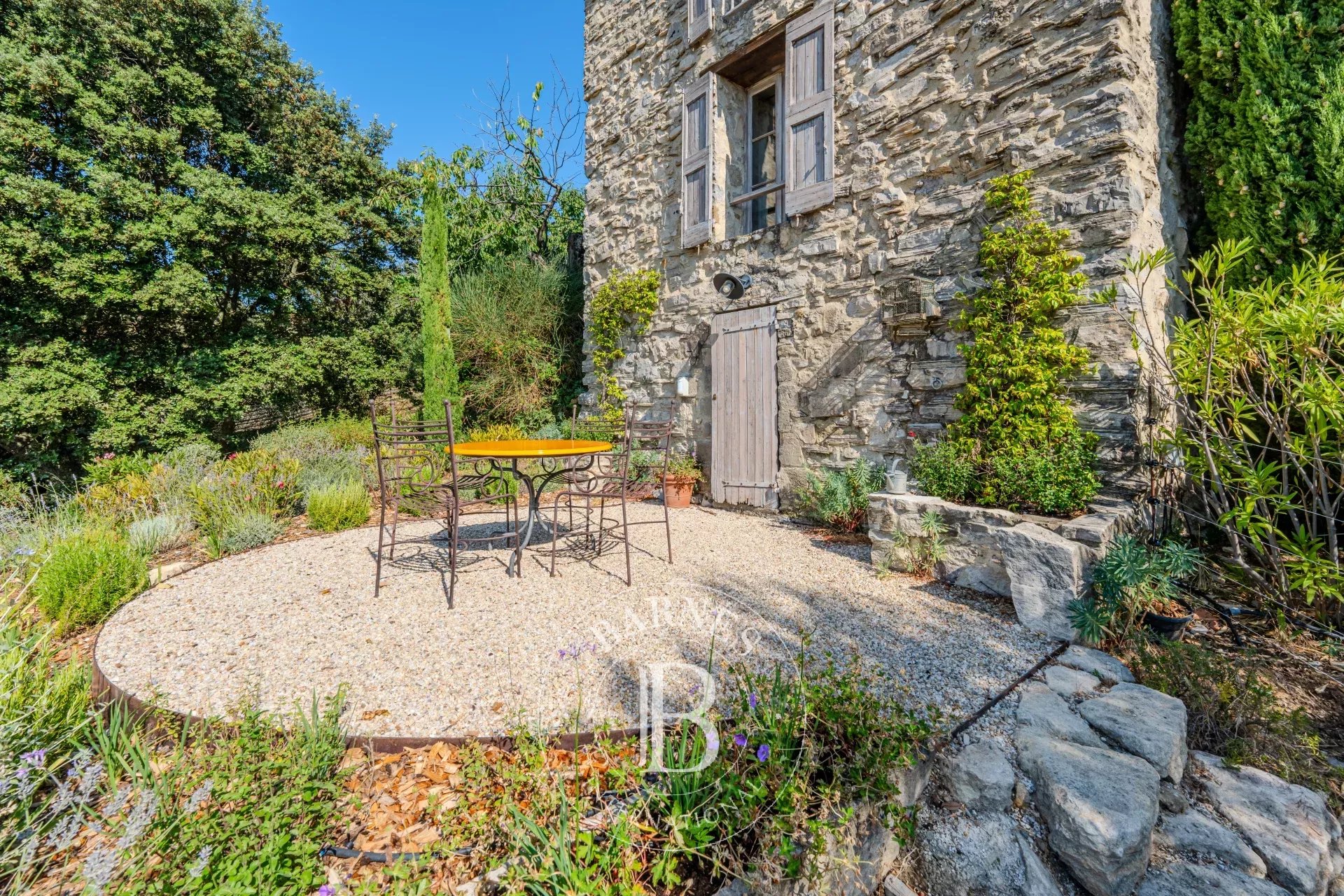 PROVENCE - MONTFURON - PROPRIETE D'EXCEPTION 410 M2 - 6 CHAMBRES - PISCINE - PARC 104 HA - POSSIBILITE AGRANDISSEMENT - picture 24