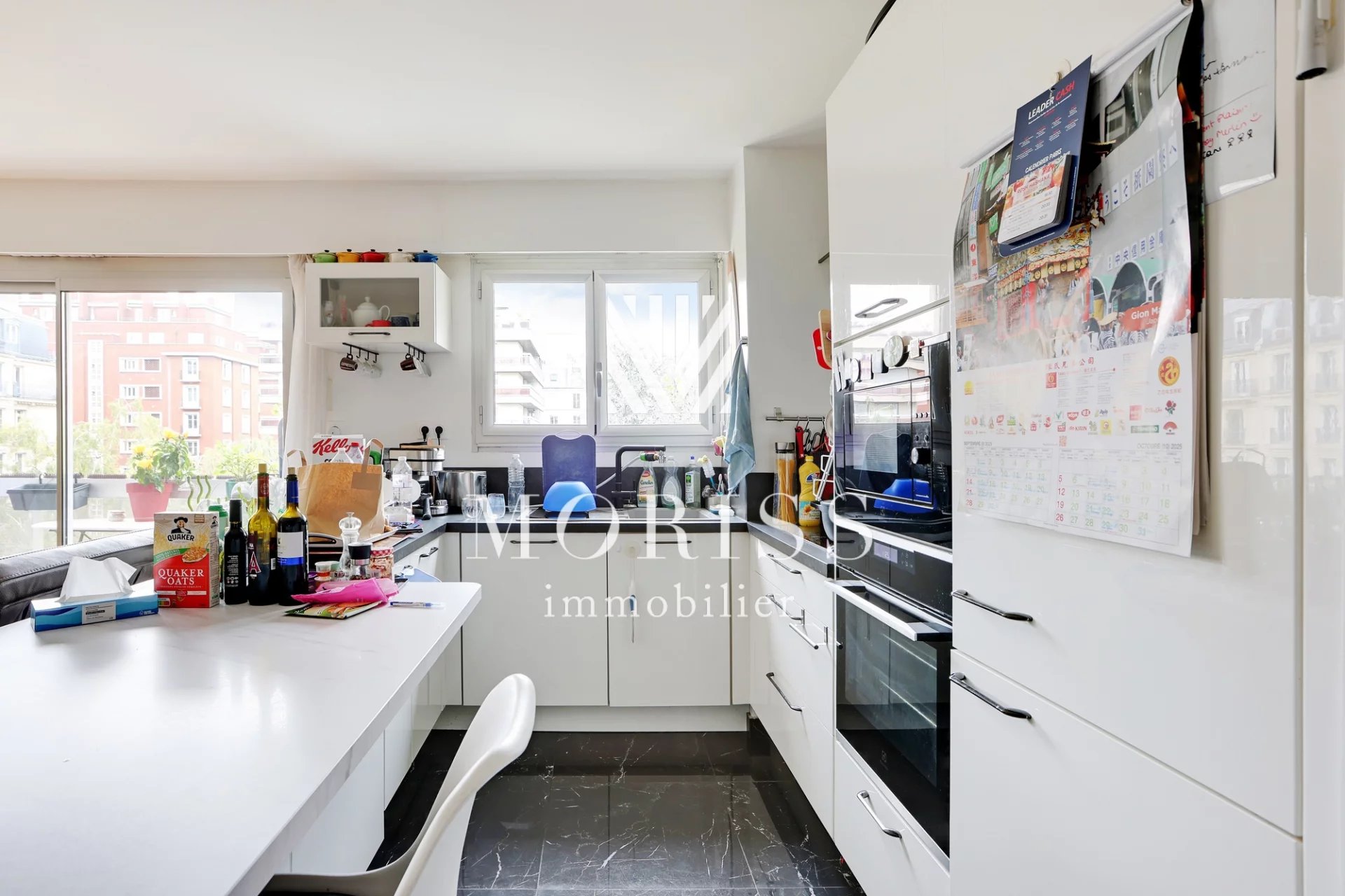 Appartement Moderne à Ternes, 57m² - Image Array