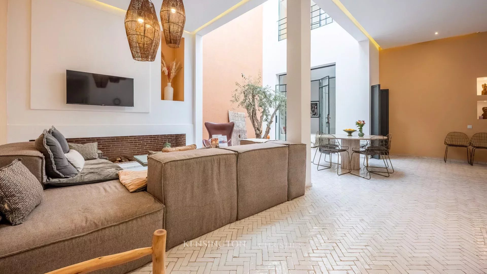 4 Bedroom Villa/Townhouse's Image 3