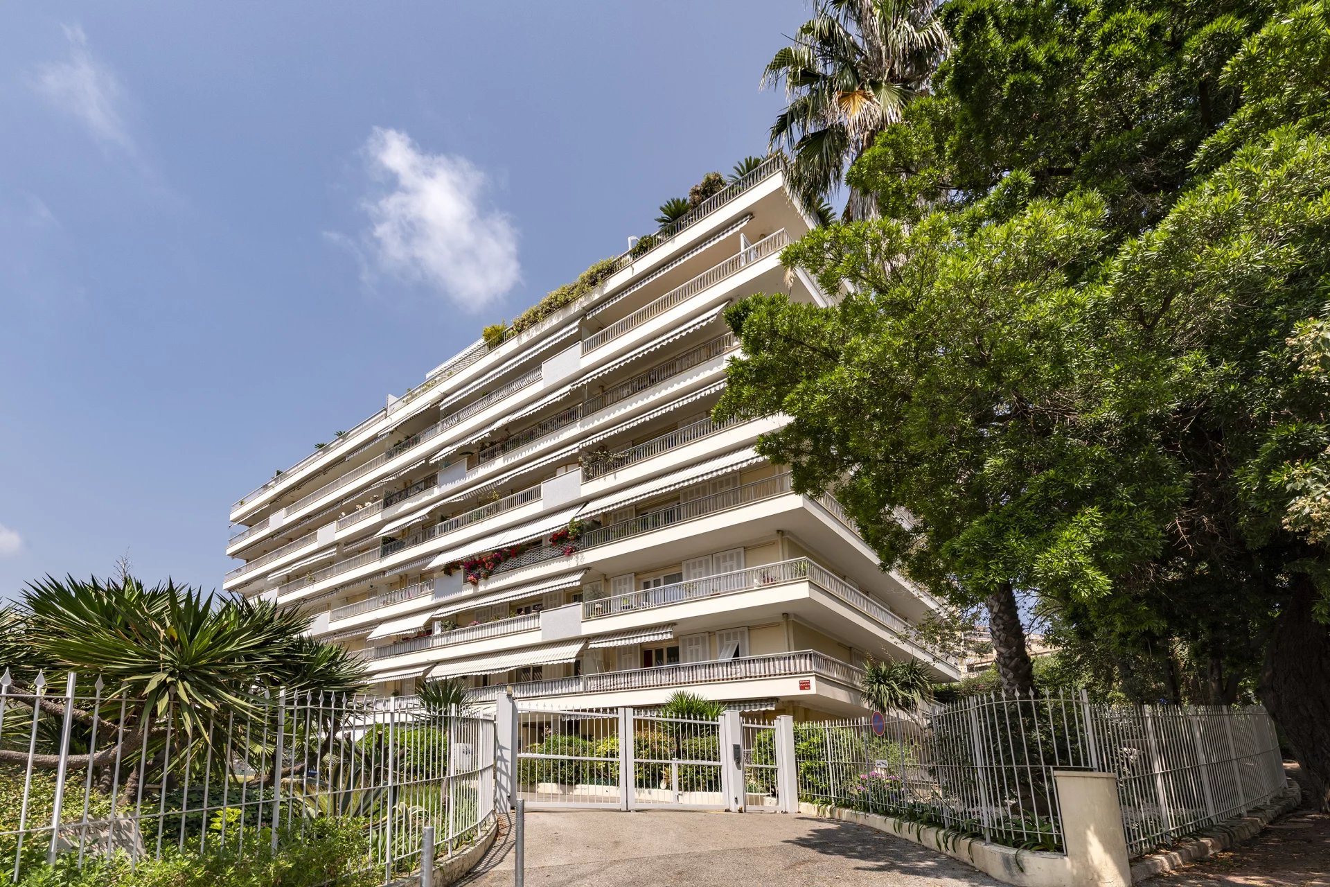 4 CAMERE-TERRAZZA - GARAGE -MENTON