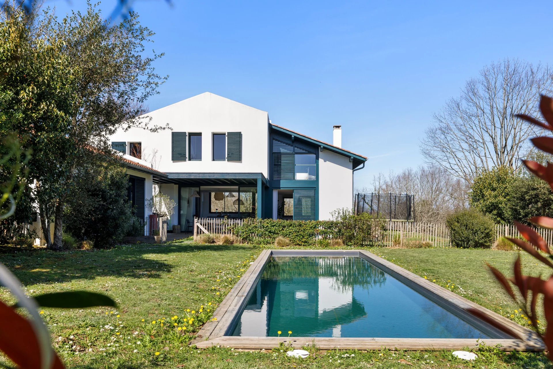 ARBONNE, MAISON DE 240 M² AVEC PISCINE - picture 1