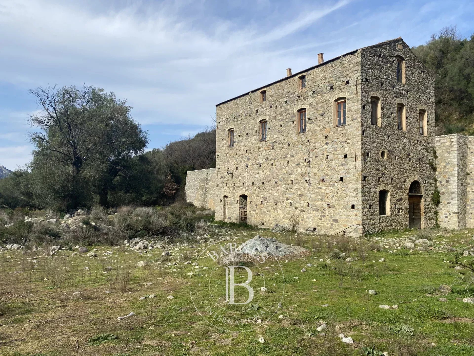 Near Ile Rousse, old mill to rehabilitate, near beach