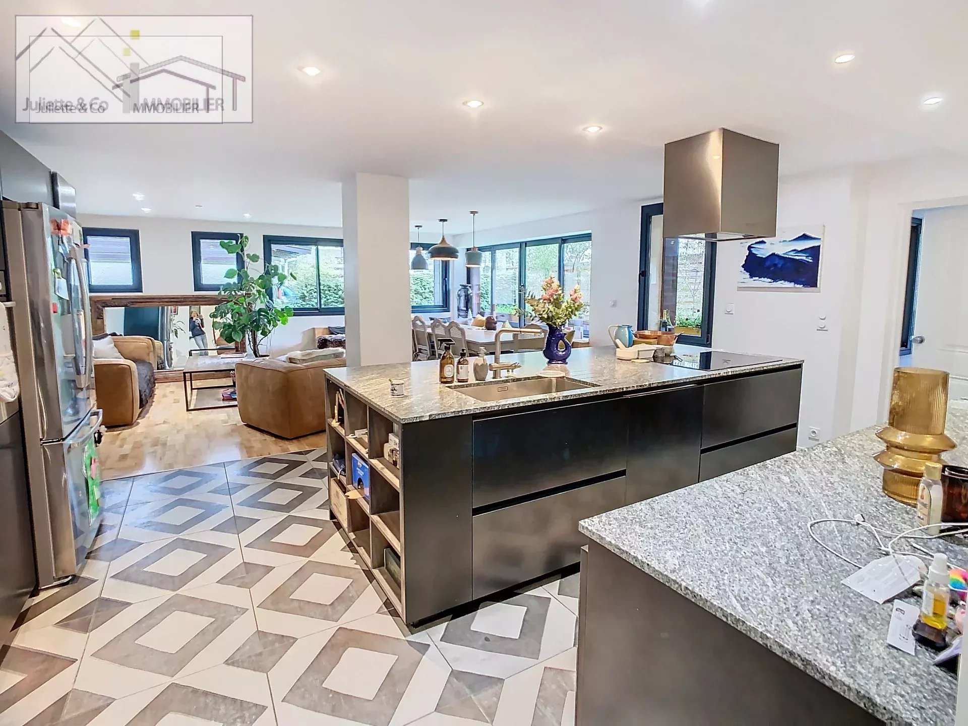 Photo of 4 bedroom for sale in center with garden