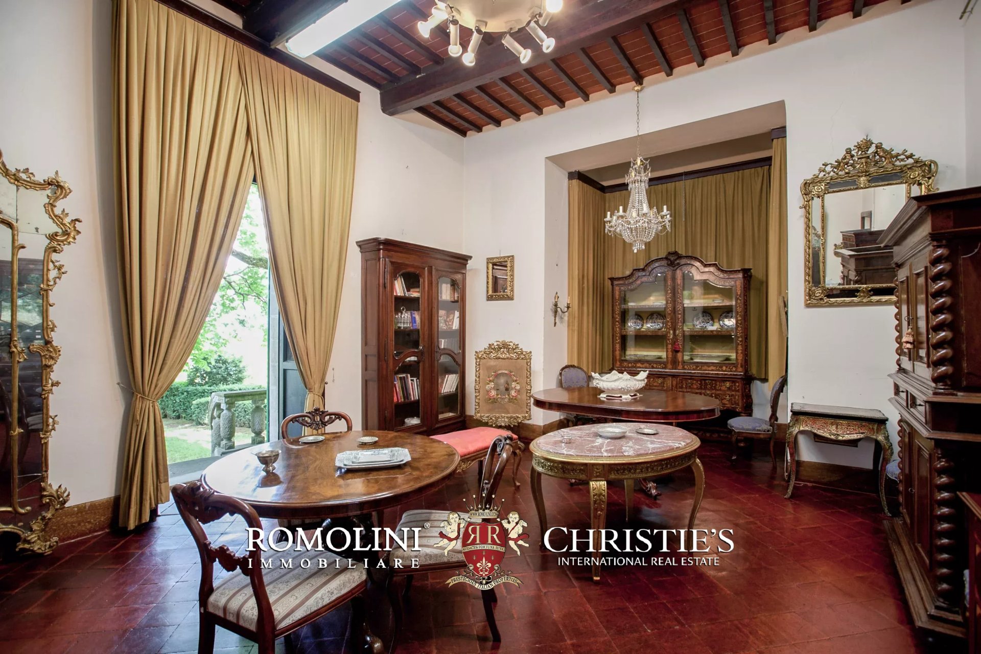 6 Bedroom Villa/Townhouse's Image 16