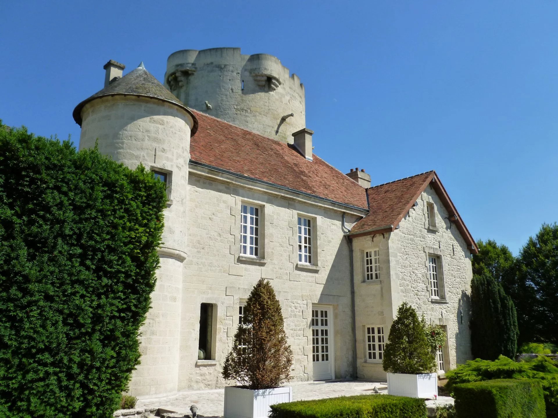 Magnifique château Soissons avec Remparts et Donjon du XIIème