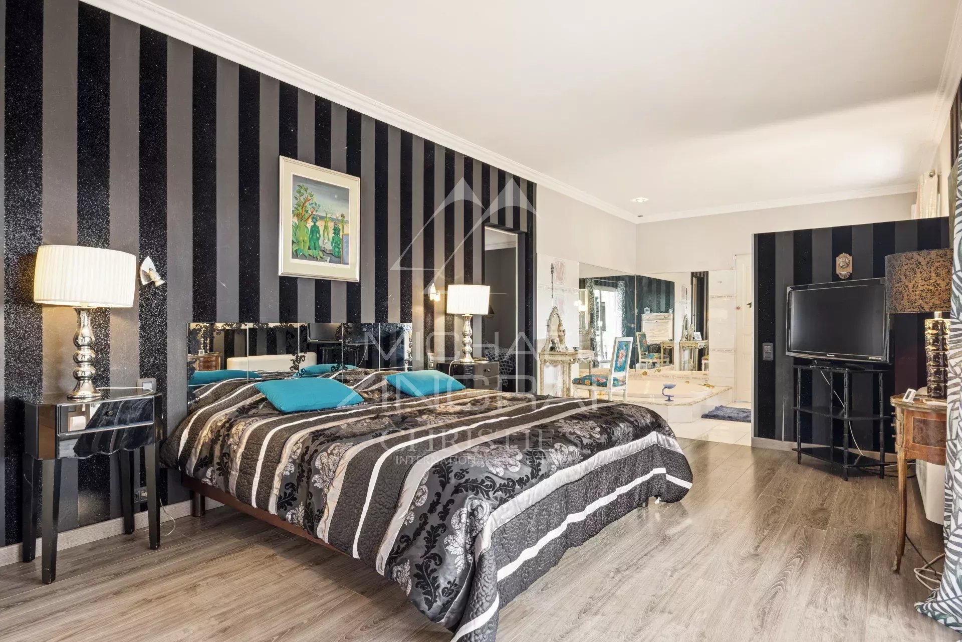 6 Bedroom Villa/Townhouse's Image 3