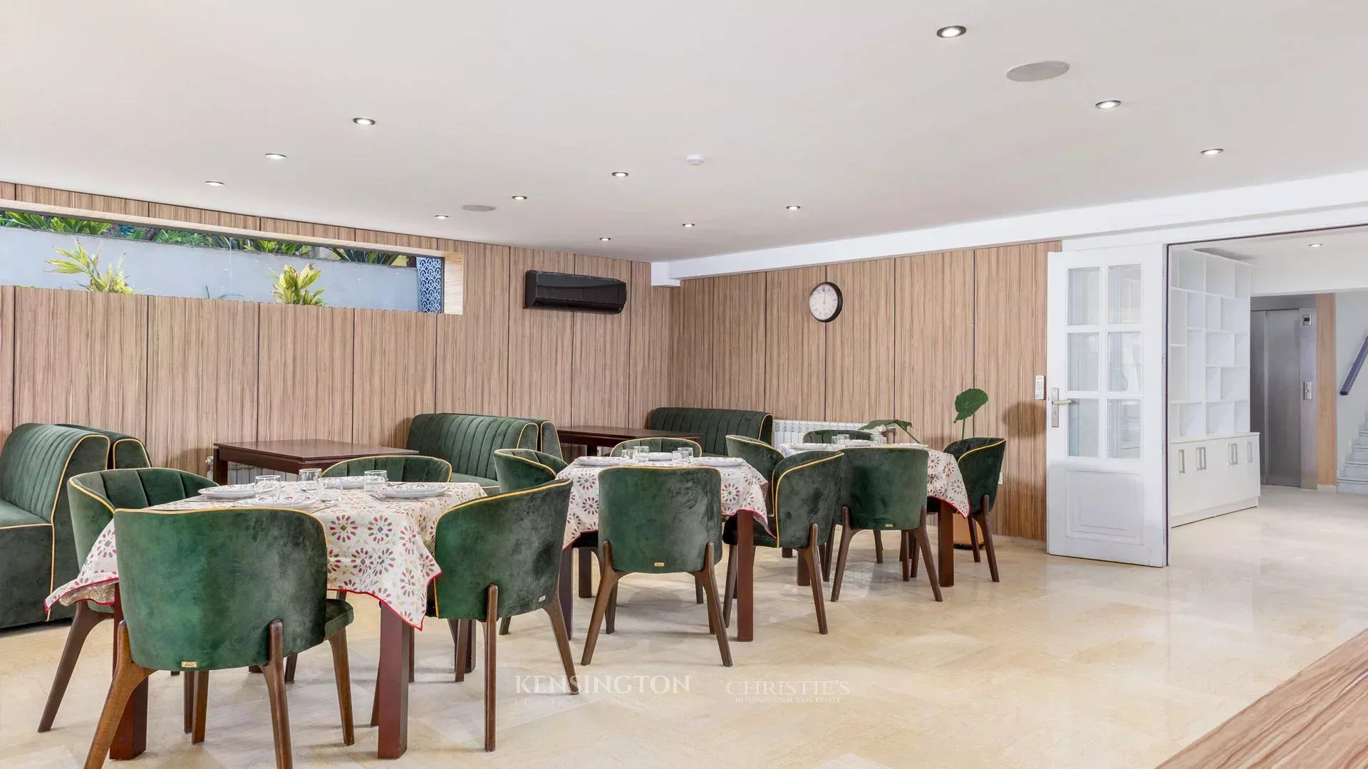 10 Bedroom Villa/Townhouse's Image 9