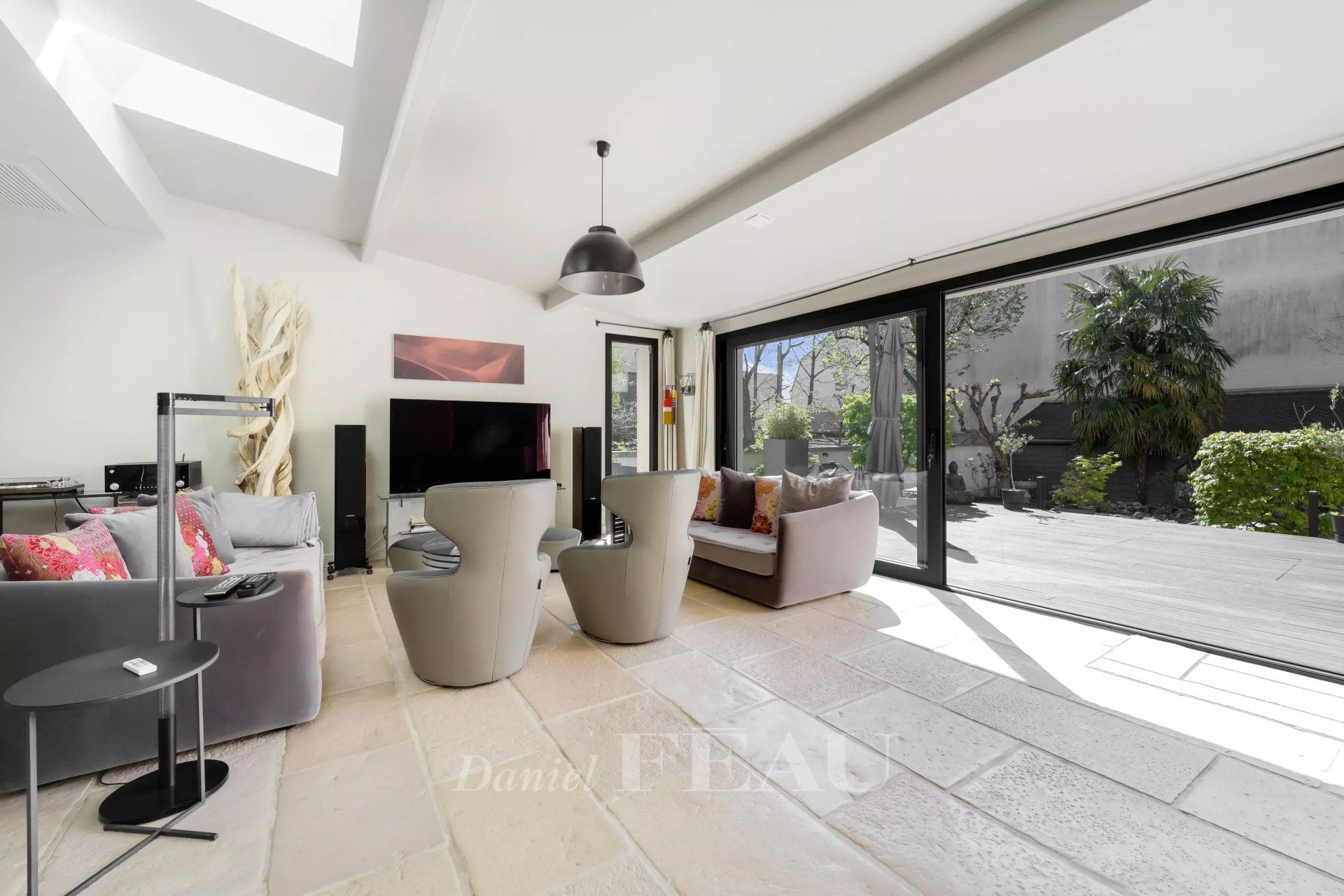 5 Bedroom Villa/Townhouse's Image 3