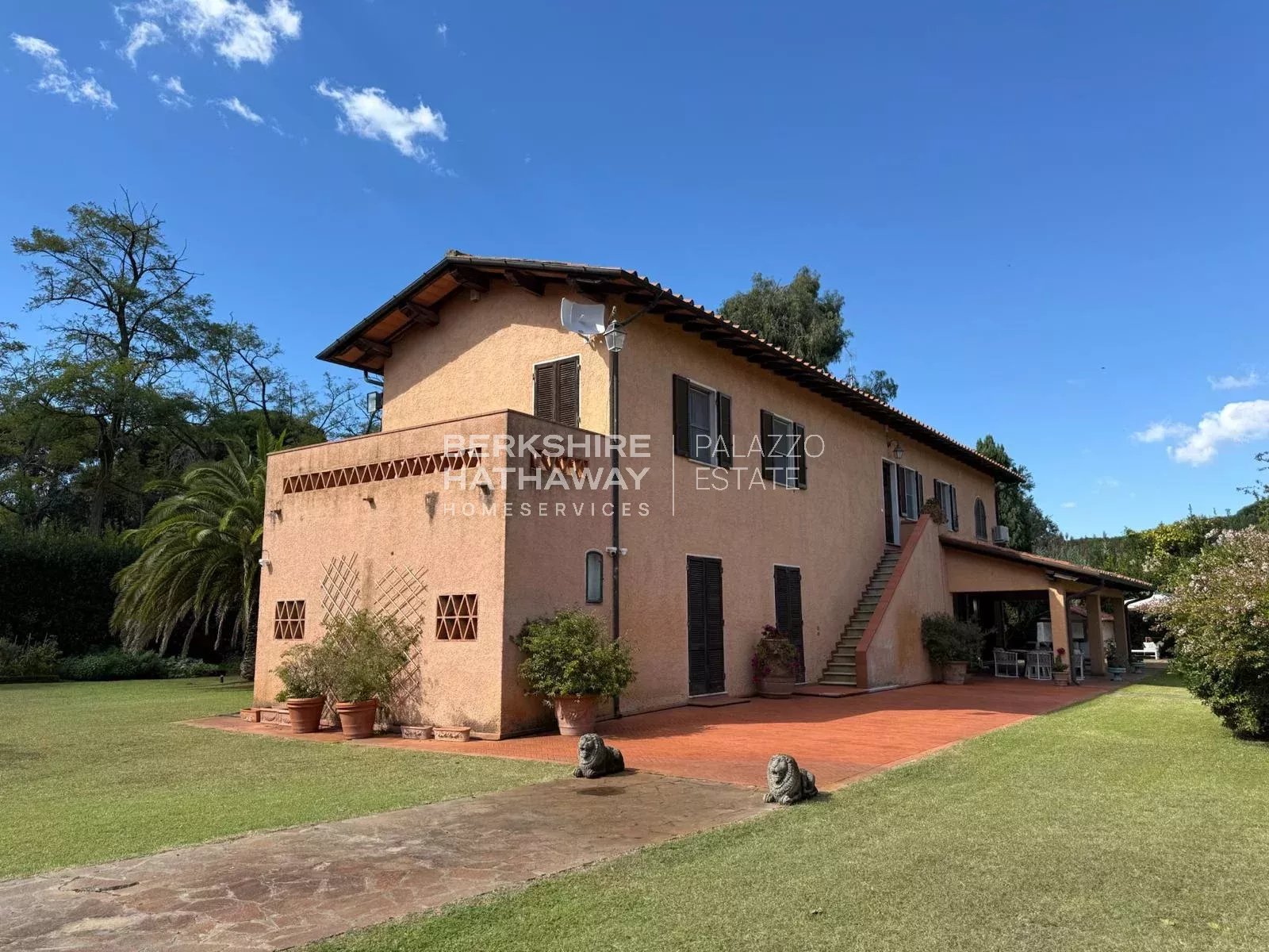 Sale Farmhouse Pietrasanta