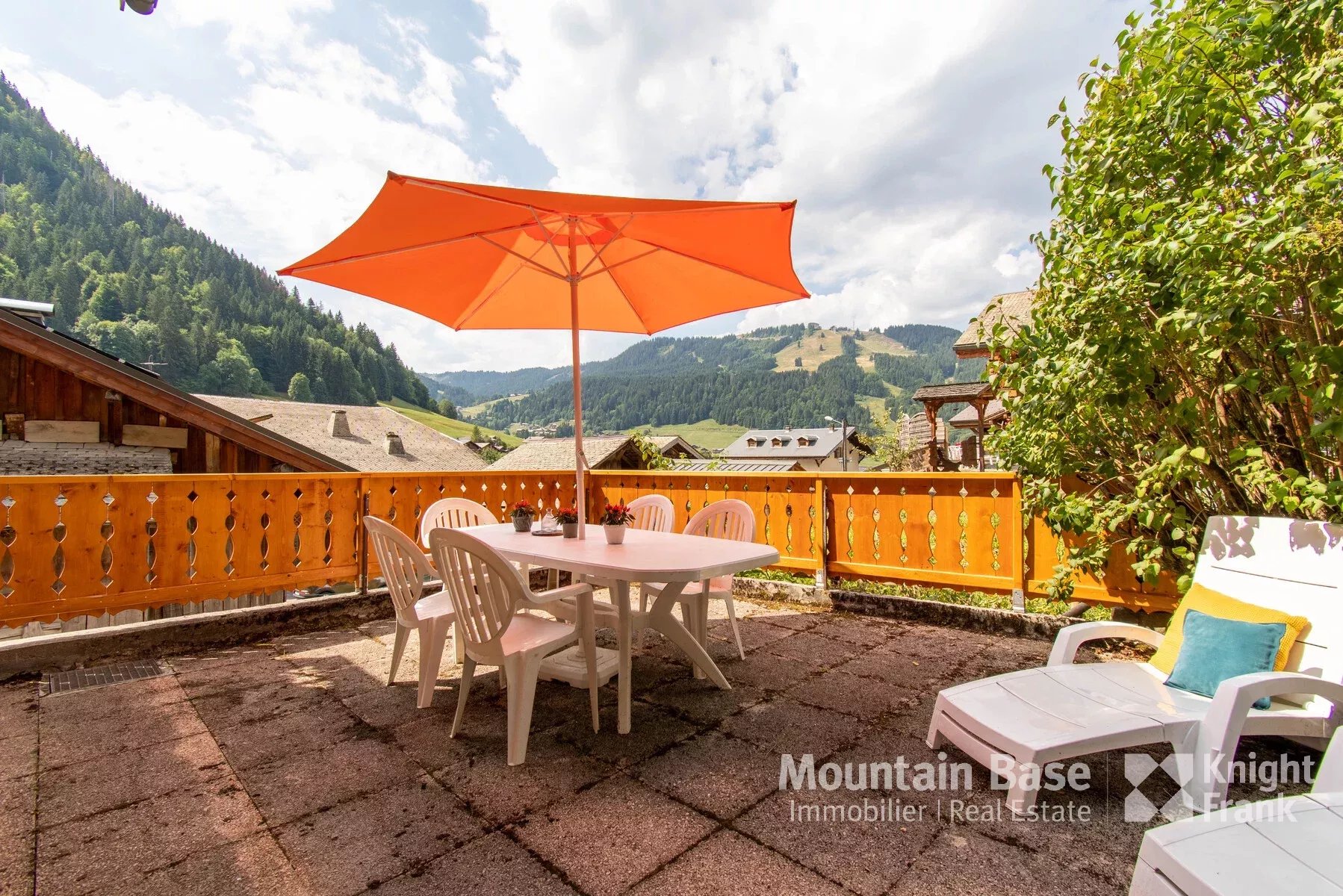 Photo of 6 bedroom chalet in a sought-after area