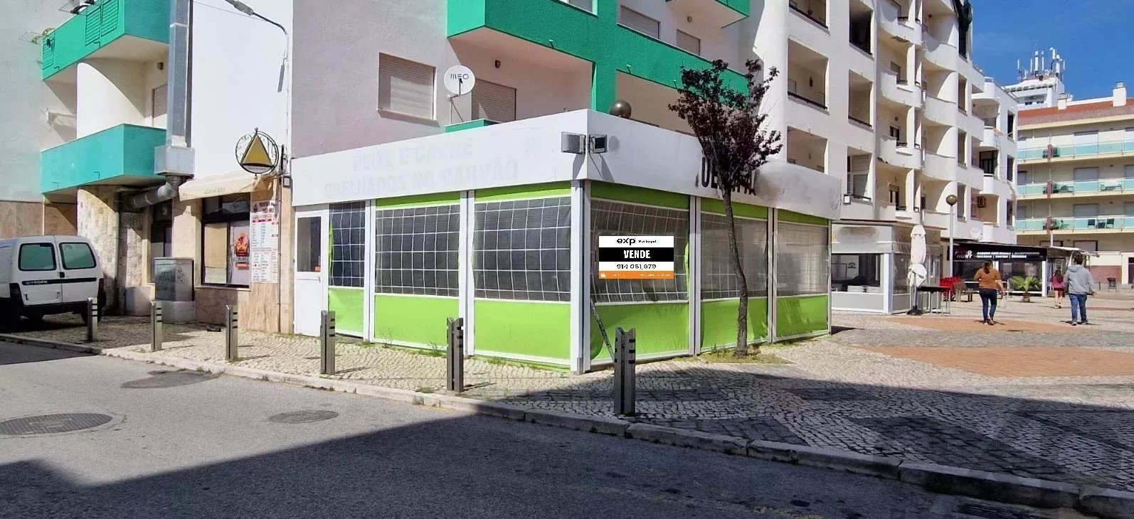 Commercial Space with Terrace in the Heart of Monte Gordo