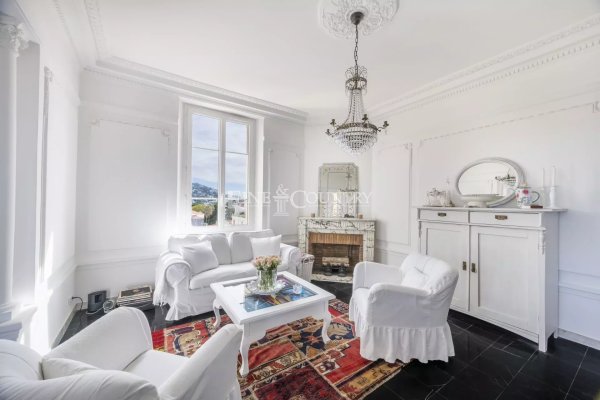 Fifth-floor Bourgeois Apartment For Sale in Cannes — photo 3