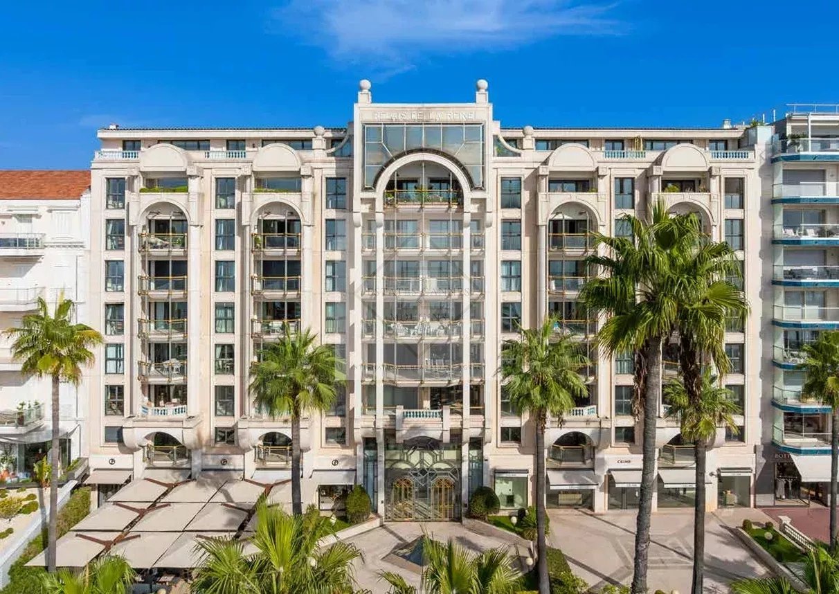 Cannes – Croisette : Appartement d’exception dans résidence historique avec vue mer panoramique — photo 34