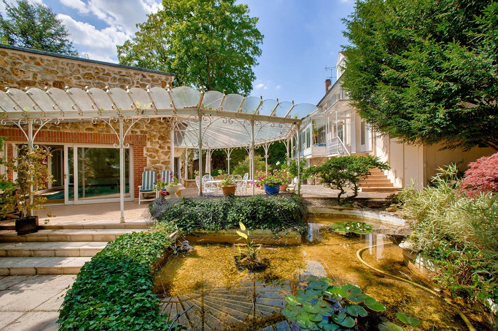 Maison Bourgeoise Bievres 8 pièce(s) 196 m2