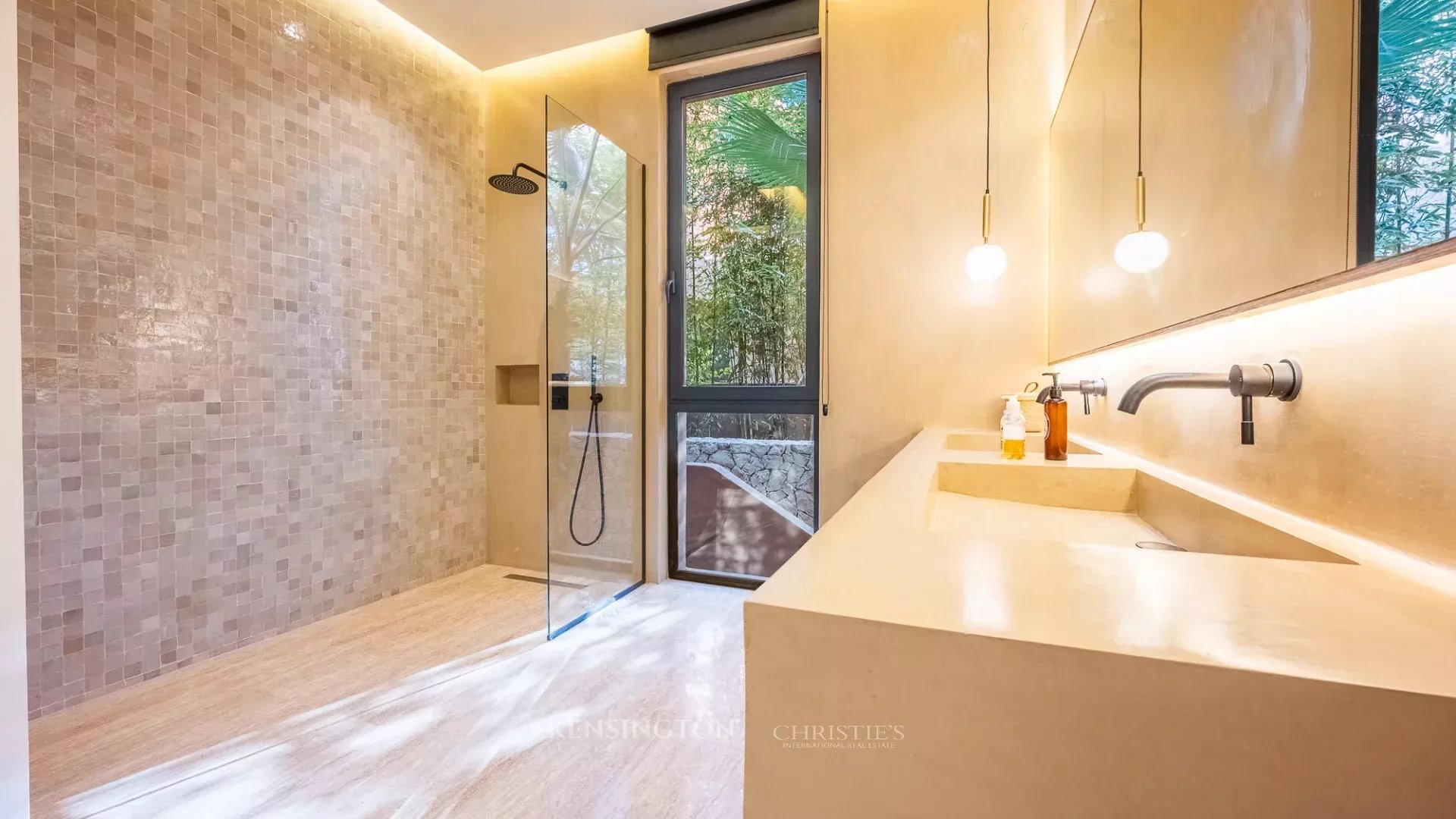 6 Bedroom Villa/Townhouse's Image 17