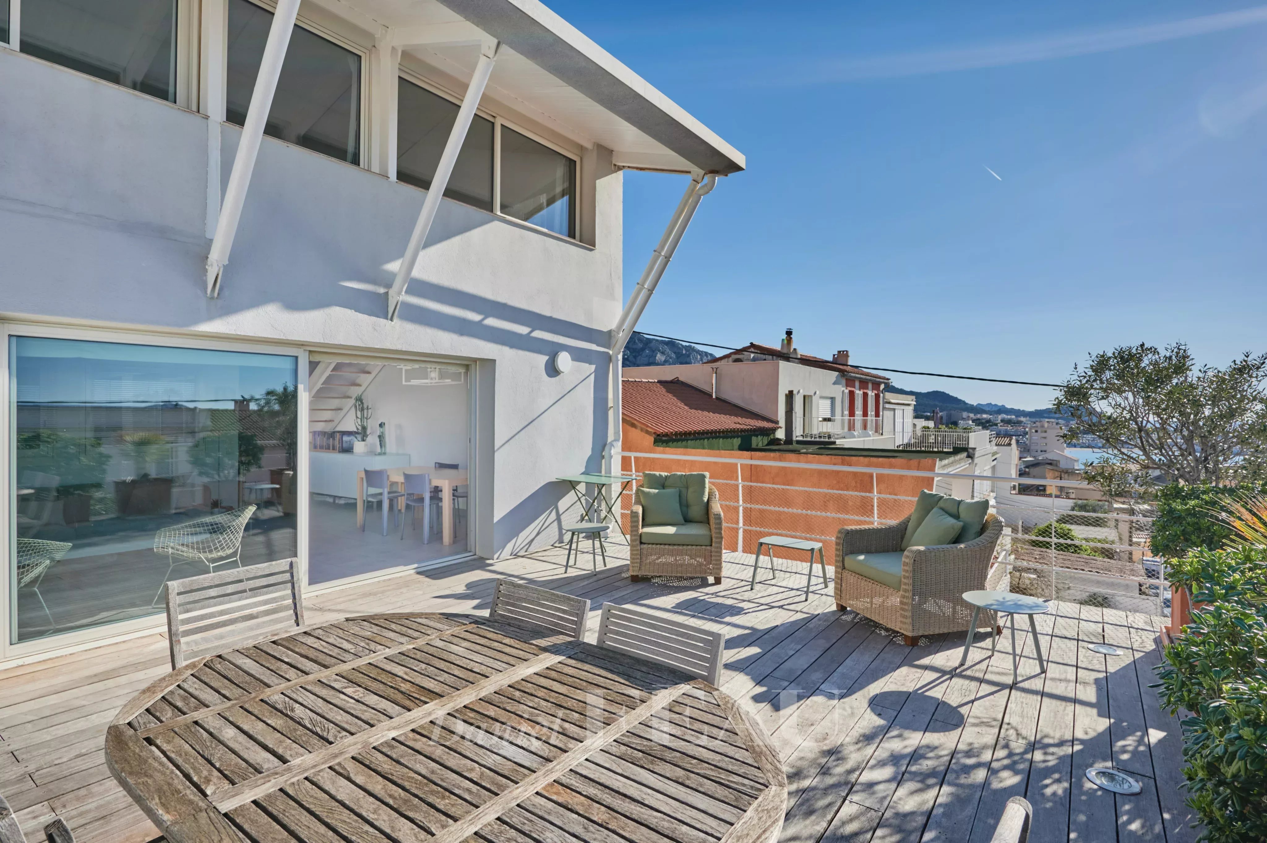 Marseille 8th District – A 5-bed property with terraces