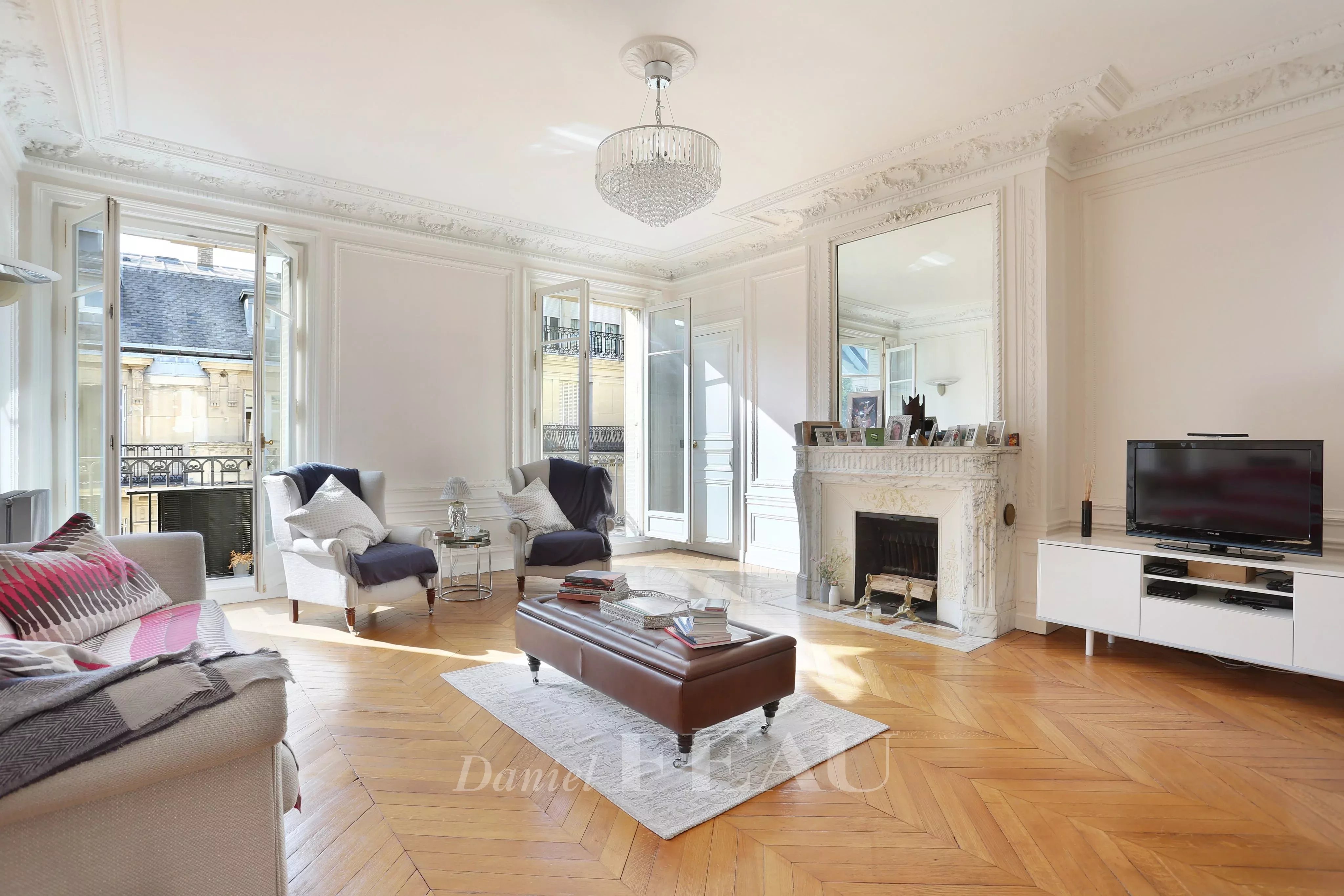 Living-room Wooden floor Fireplace