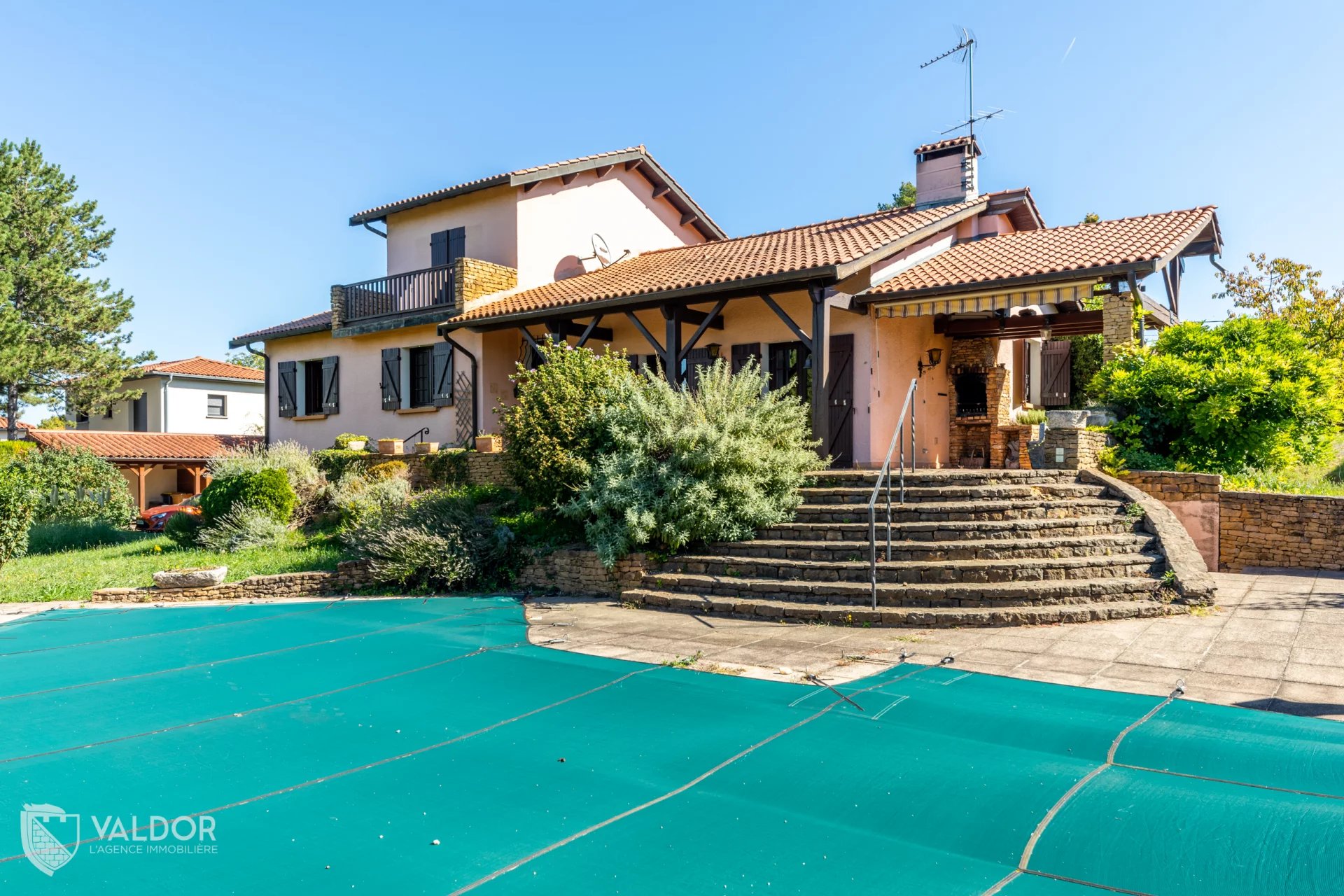 Maison 7 pièces de 200 m² sur une parcelle constructible de 2 196 m²