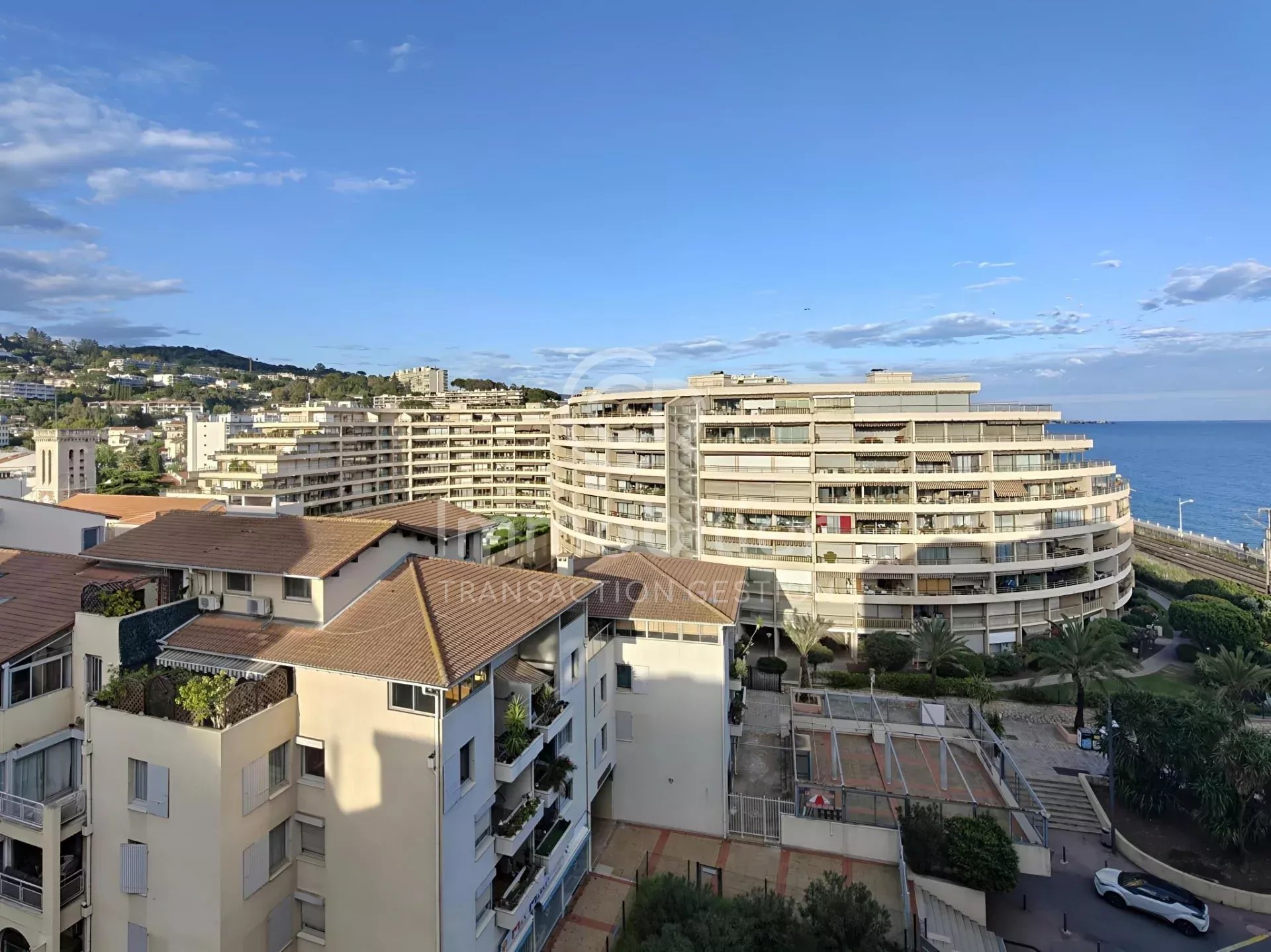 Studio 27 m² - Dernier étage - Proche des plages