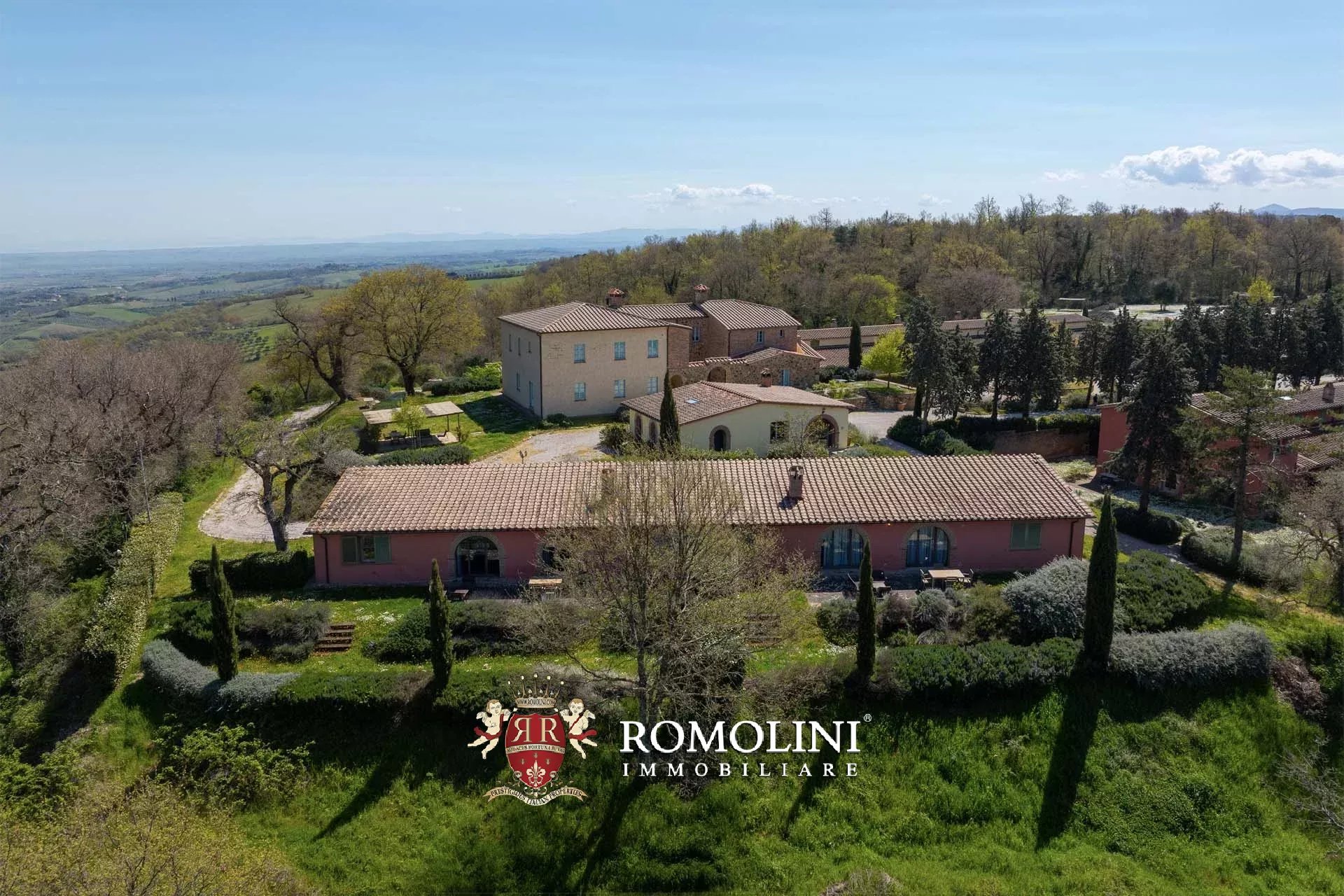 LUXUSANLAGE MIT 19 WOHNUNGEN IN DER TOSKANA, VAL D'ORCIA