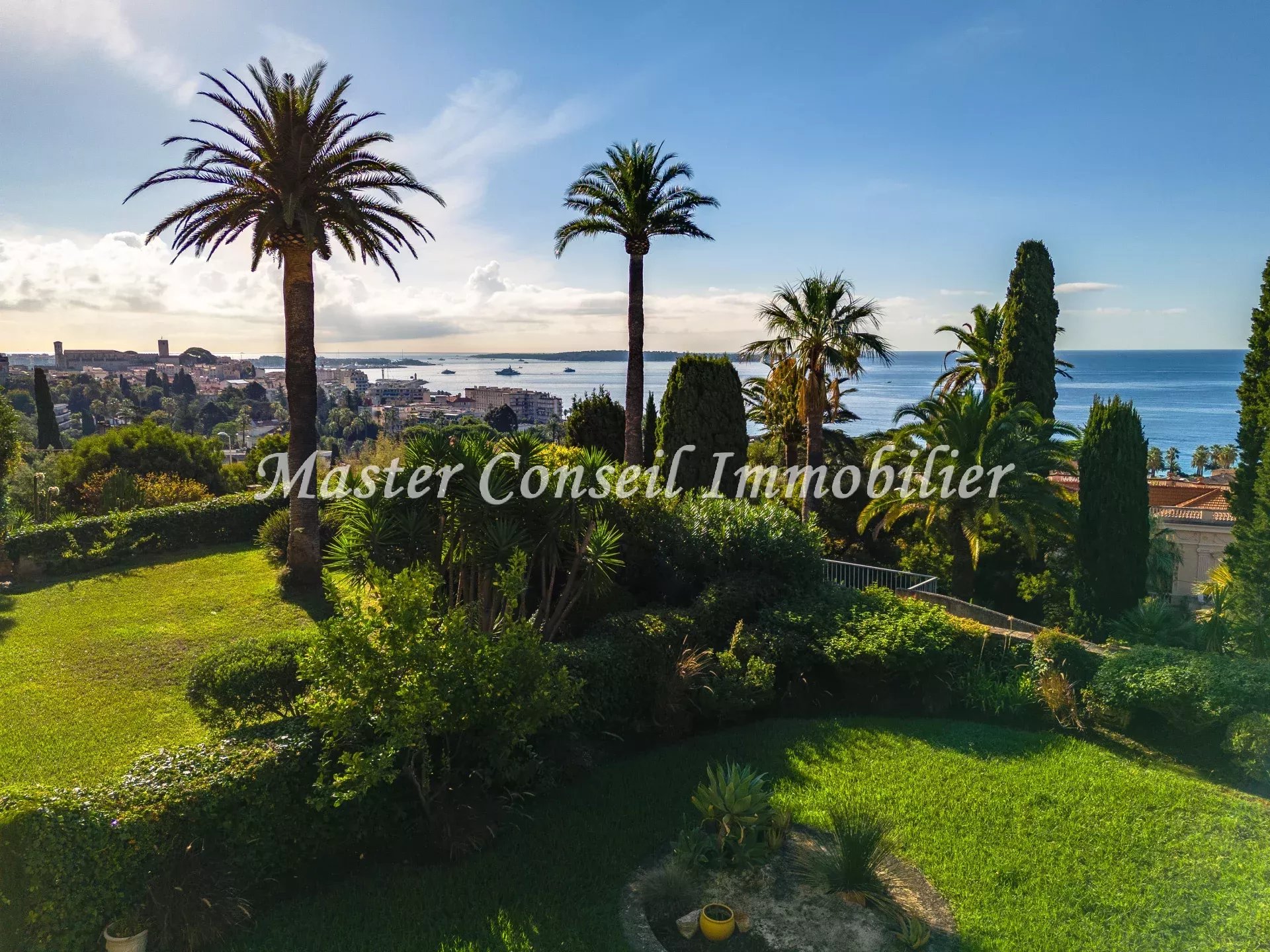EXCEPTIONNEL  Appartement Unique de 170M²  VUE MER + 270M² d'Extérieur
